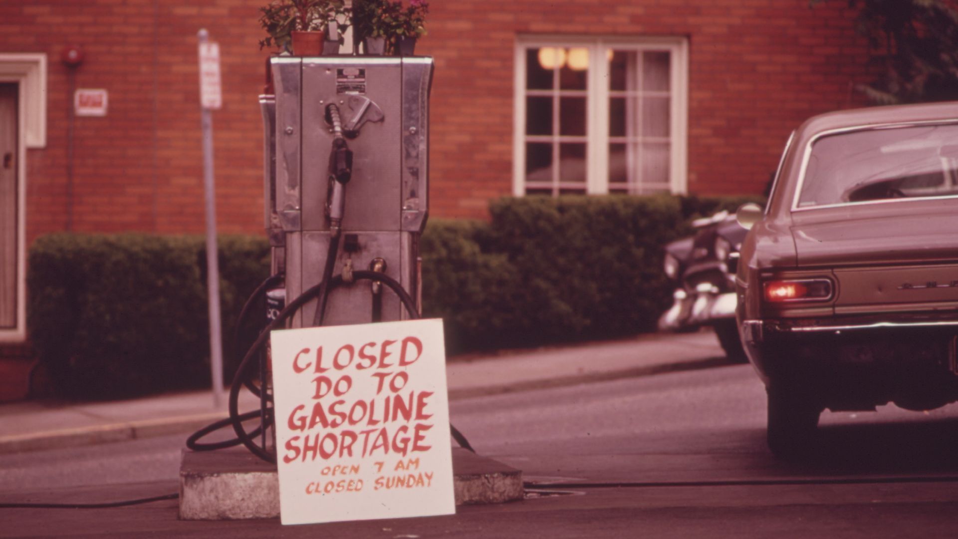 File:GASOLINE SHORTAGE - NARA - 548053.jpg