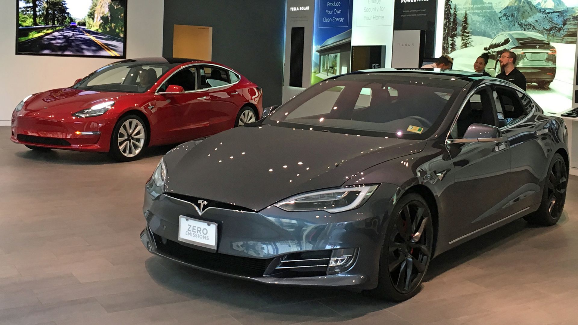 File:Tesla Model S DCA 08 2018 0283 trimmed.jpg