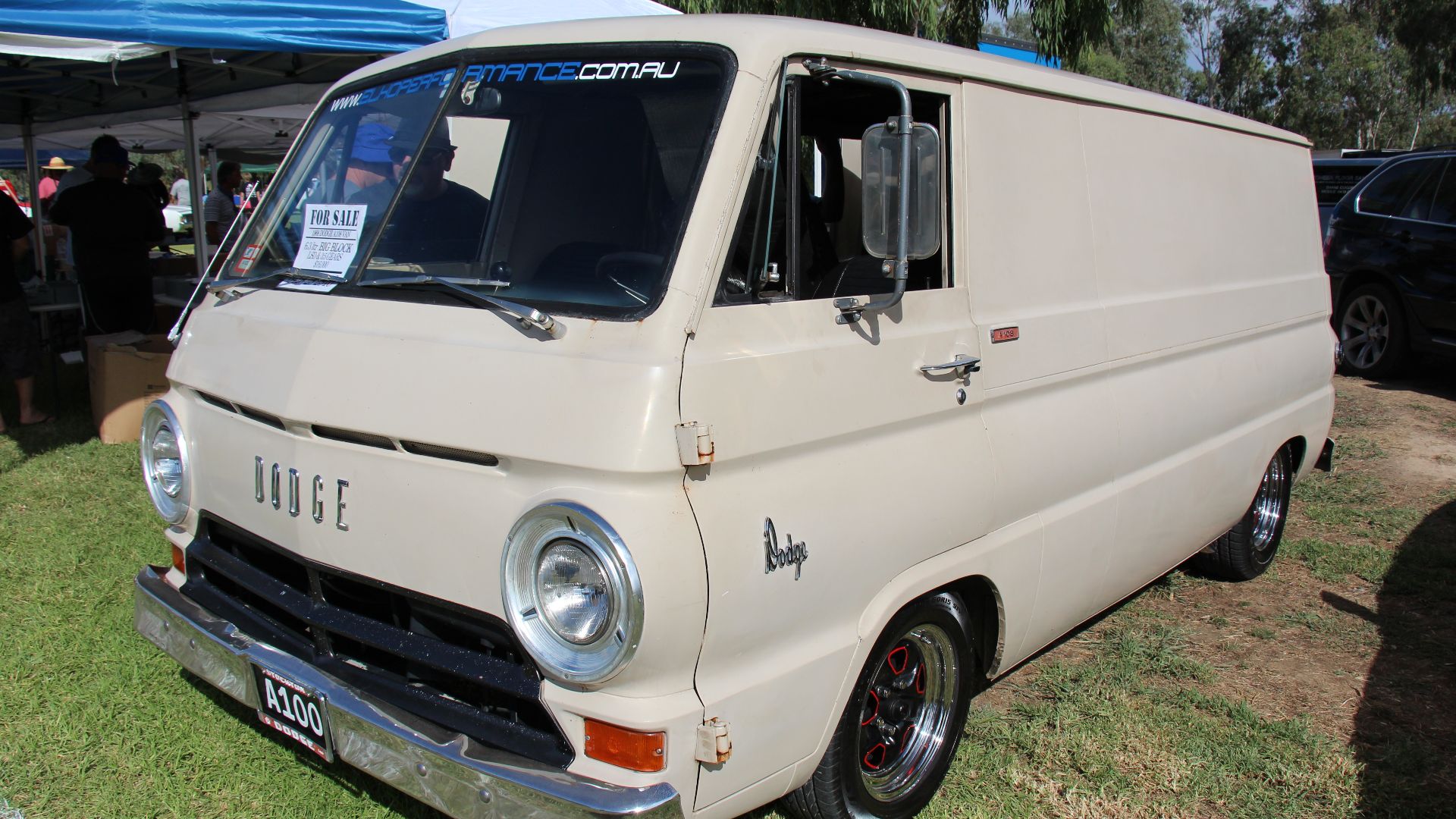 File:1968 Dodge A108 Van (13397938824).jpg