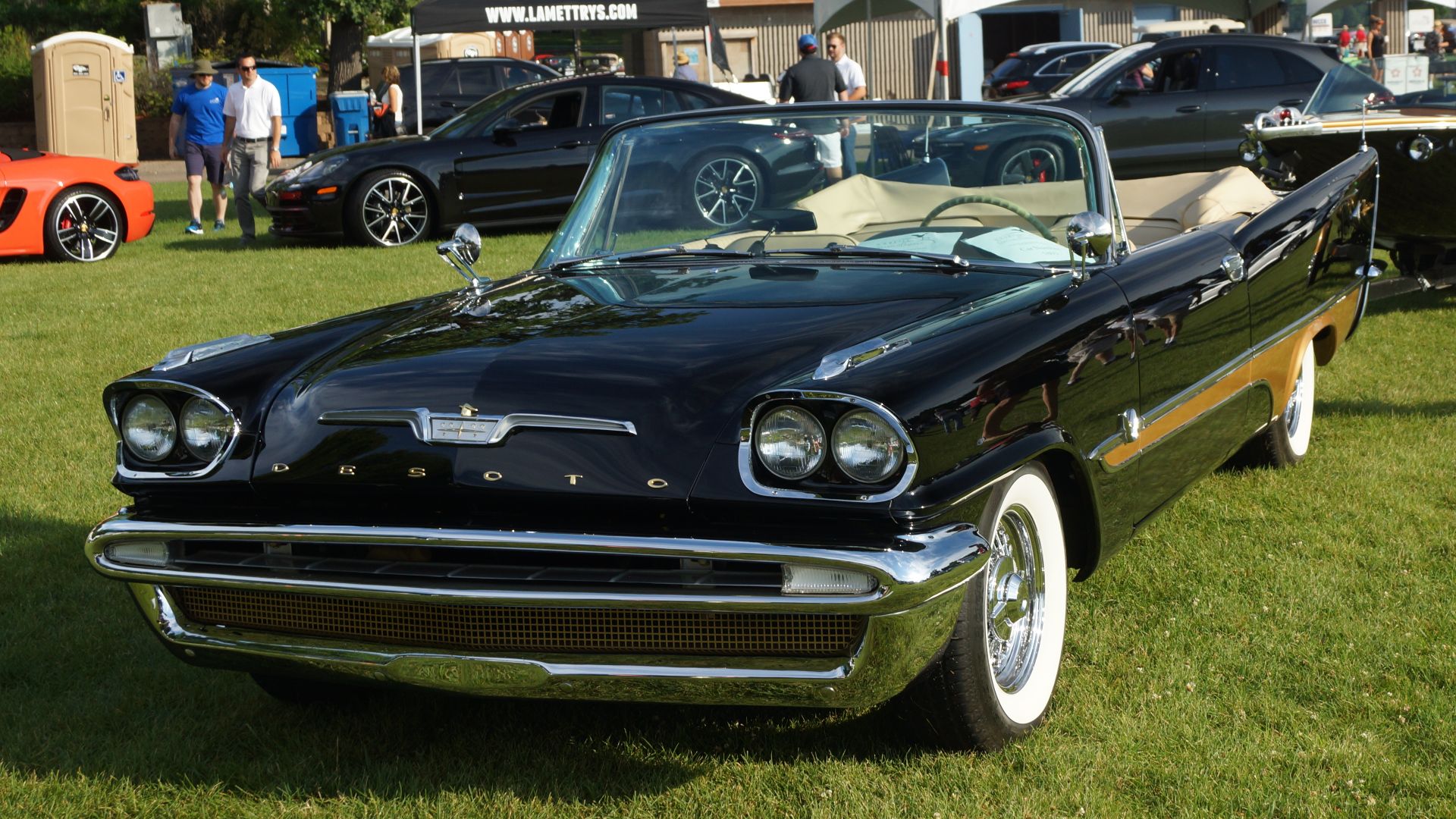 File:1957 DeSoto Adventurer Convertible & 1957 Herters Flying Fish (35944328600).jpg