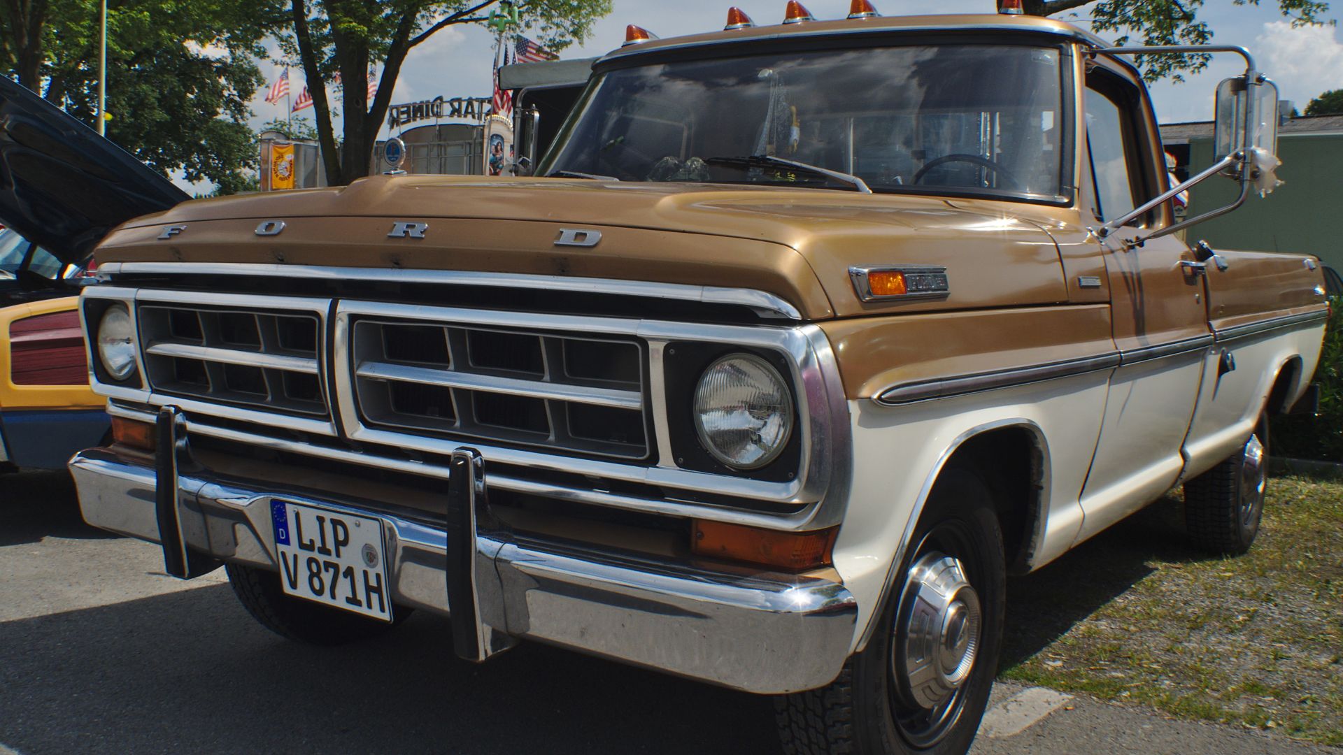File:Ford F-250 Custom Camper Special, 1971 (41554895645).jpg