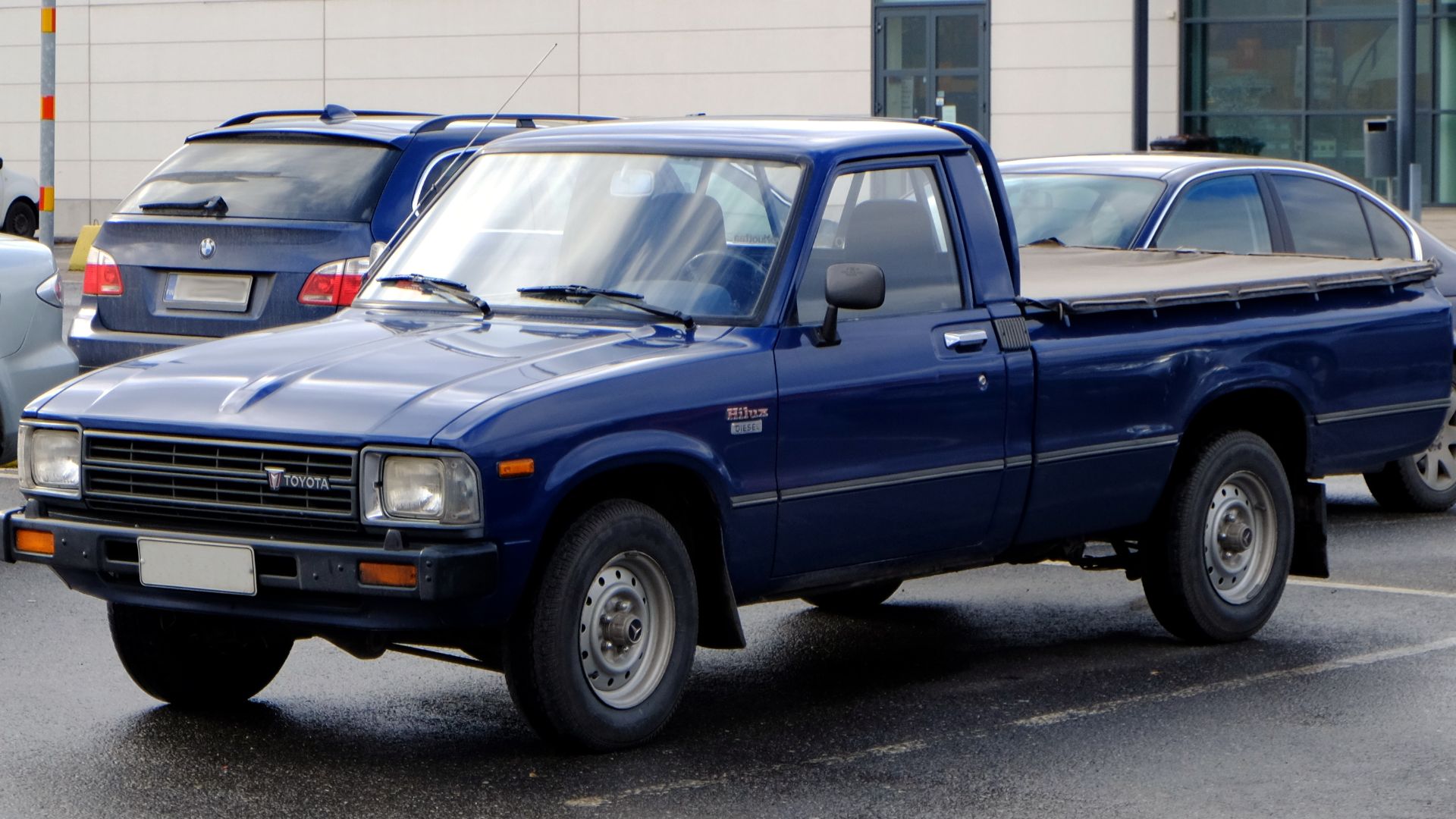 File:1983-1988 Toyota Hilux N40 in blue.JPG