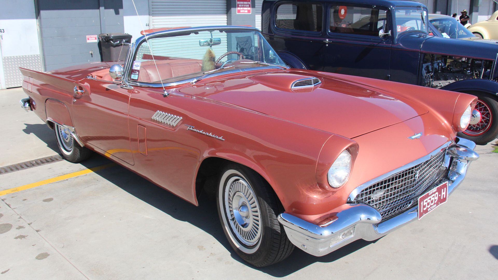 File:1957 Ford Thunderbird Roadster (24680769504).jpg