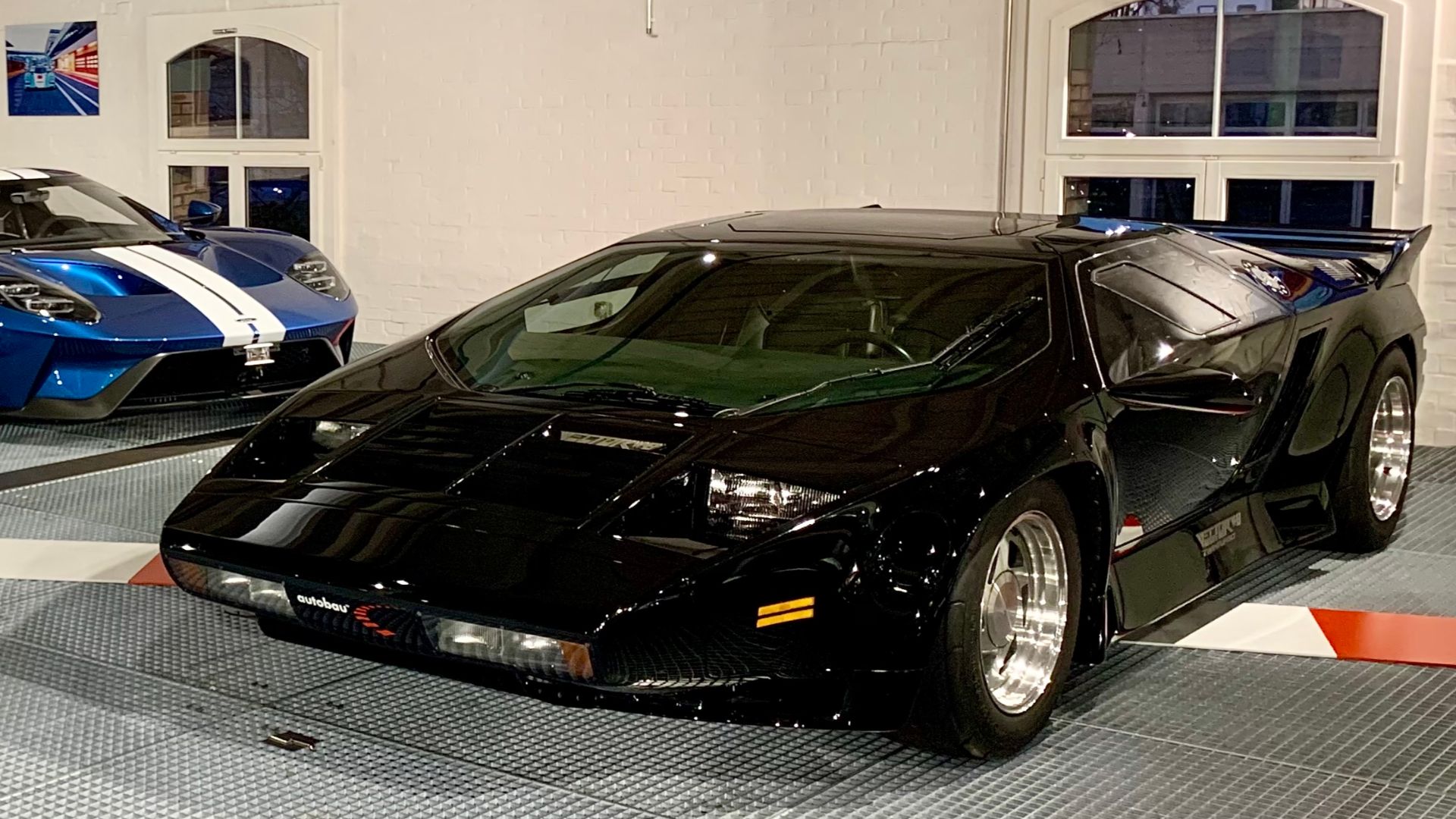 File:1990 Vector W8 Twin Turbo sports car (Ank Kumar, Infosys Limited) 03.jpg