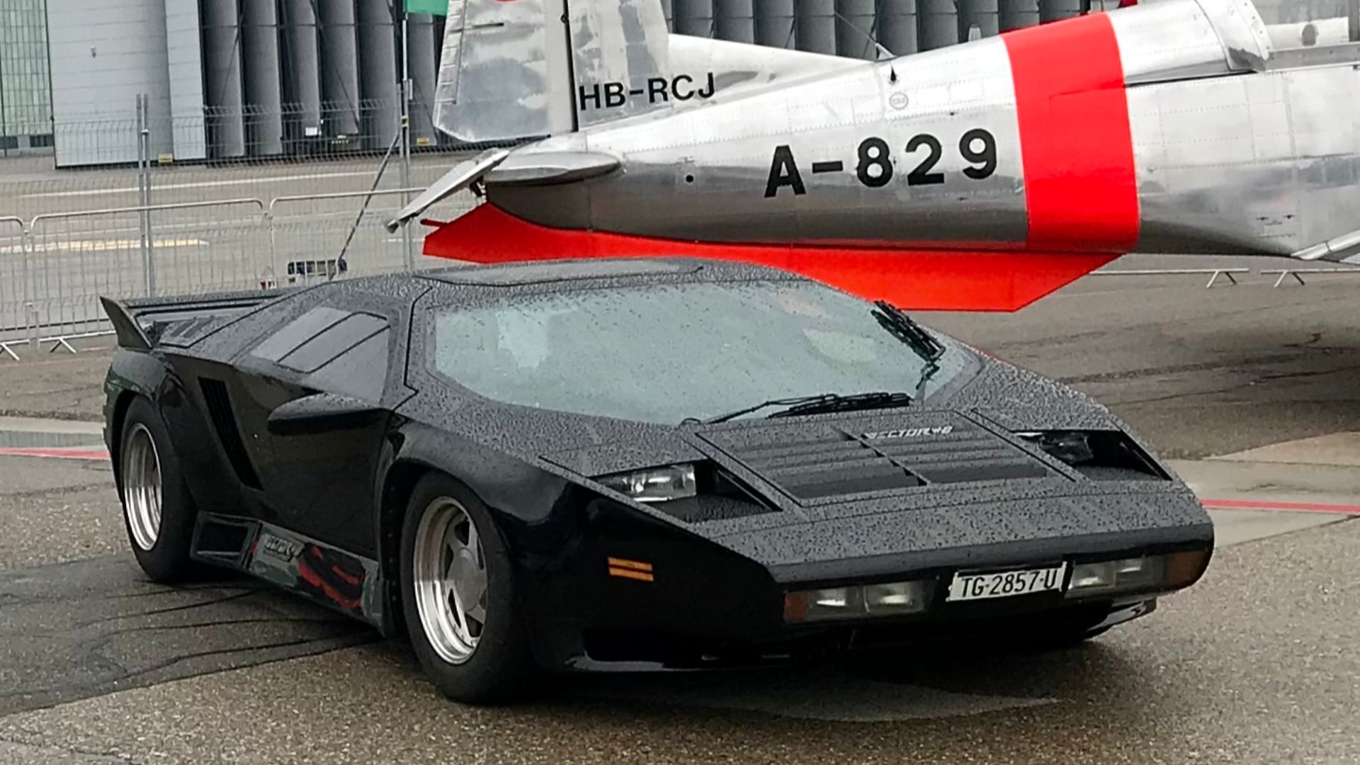 File:1990 Vector W8 Twin Turbo sports car (Ank Kumar, Infosys Limited) 05.jpg