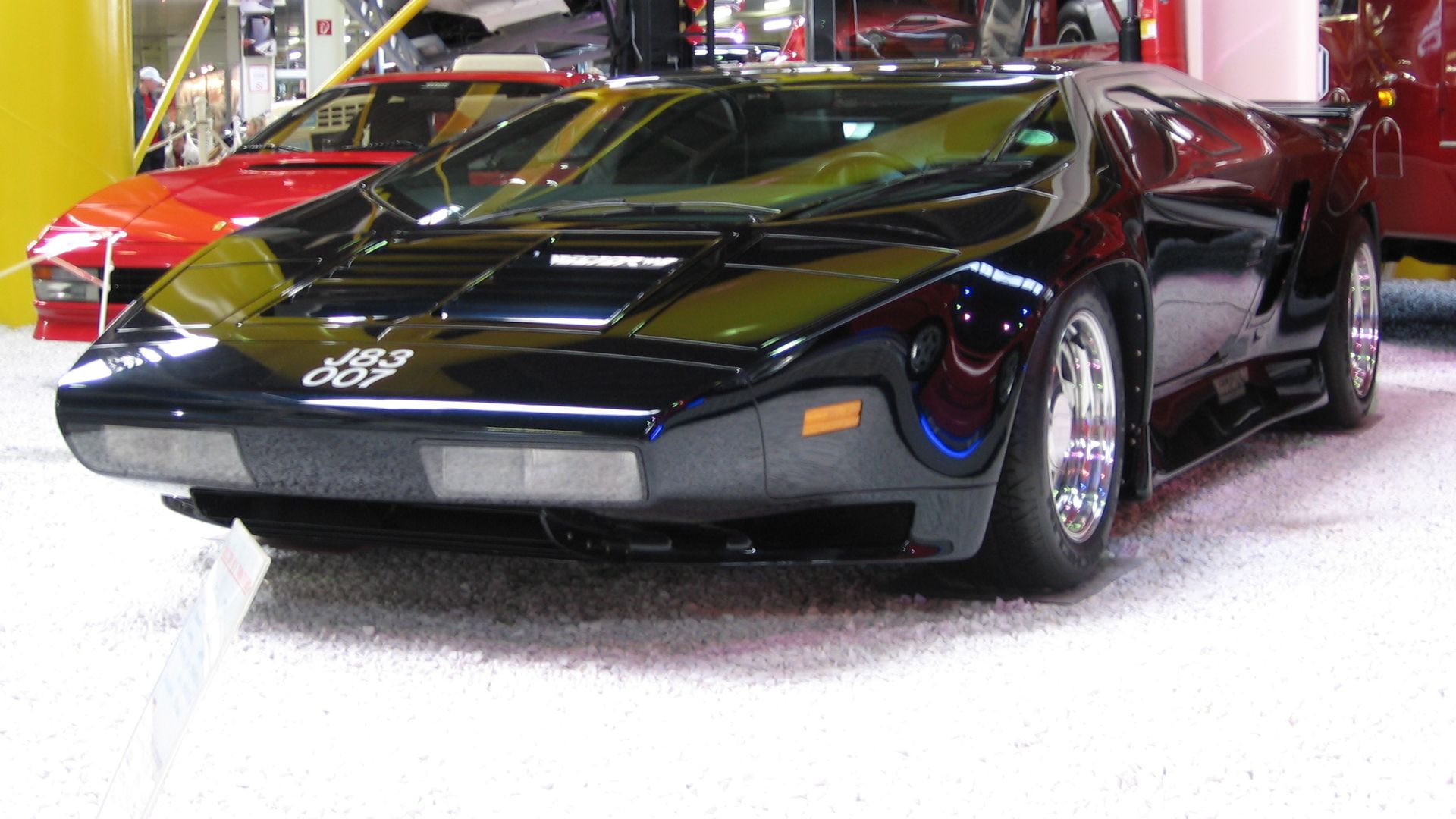 File:Vector-W8-Twin-Turbo-1992.jpg