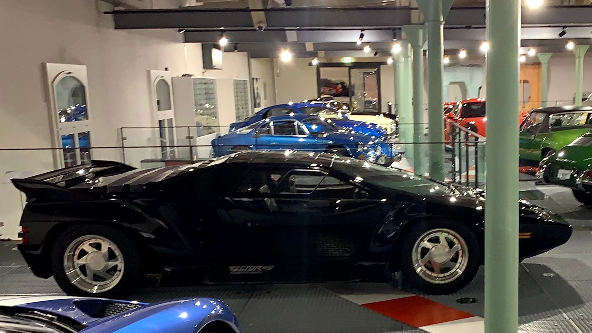 File:1990 Vector W8 Twin Turbo sports car (Ank Kumar, Infosys Limited) 02.jpg