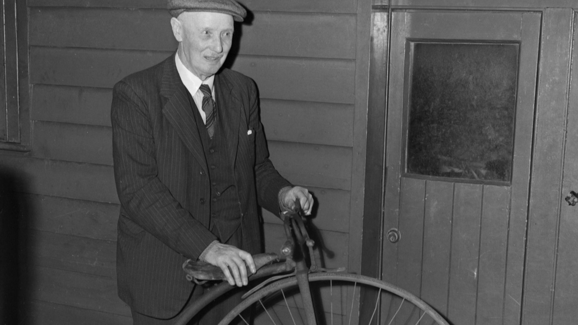 File:Penny Farthing bicycle (1455430).jpg