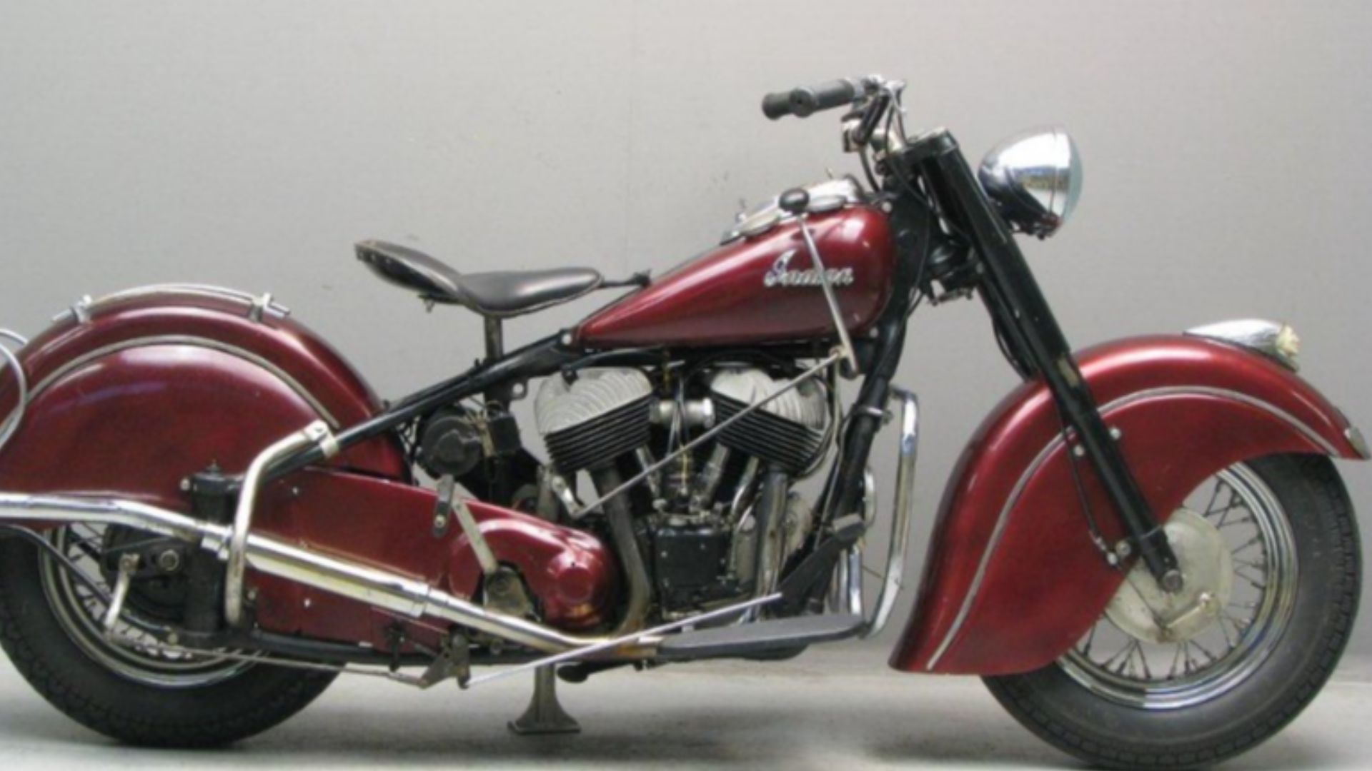 File:Indian Chief Black Hawk 80 cubic inch 1950.jpg