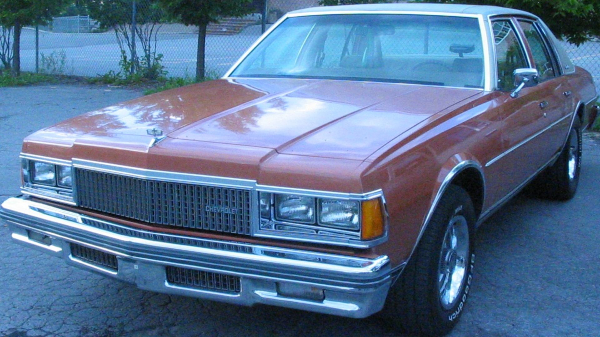 File:'77 Chevrolet Caprice Sedan (Auto classique Ste-Rose '11).JPG