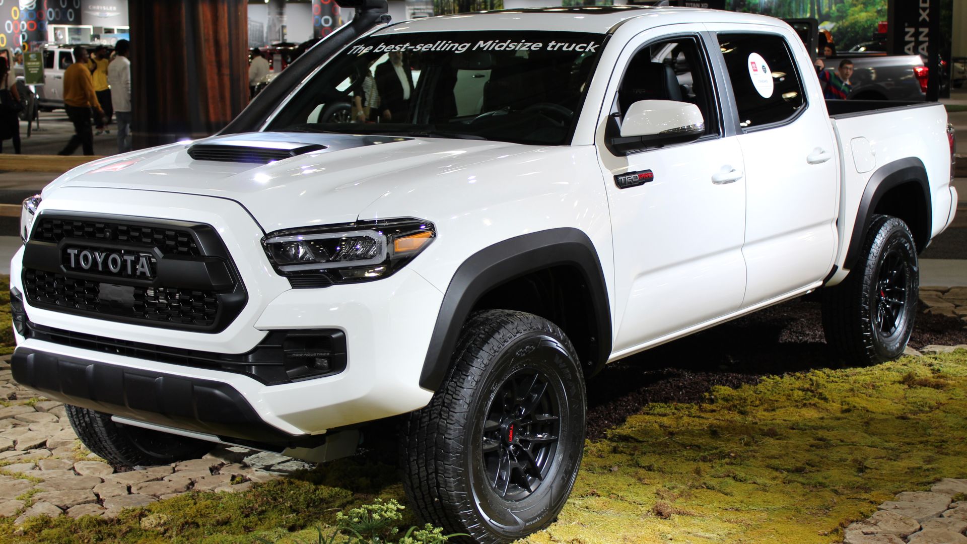 File:2020 Toyota Tacoma TRD Pro front NYIAS 2019.jpg