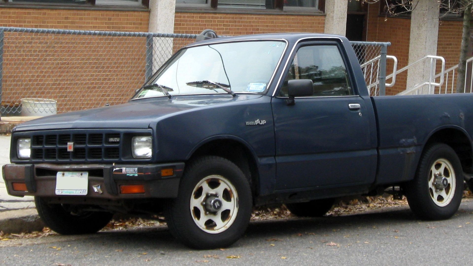 File:Isuzu P'up -- 11-20-2011.jpg