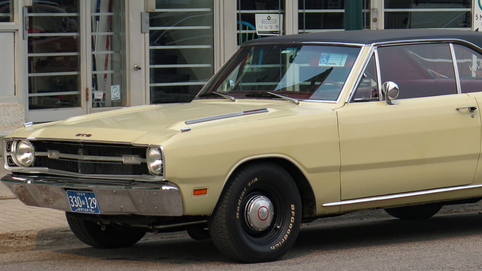 File:1969 Dodge Dart GTS Hardtop in Cream, Front Left, 06-03-2023.jpg