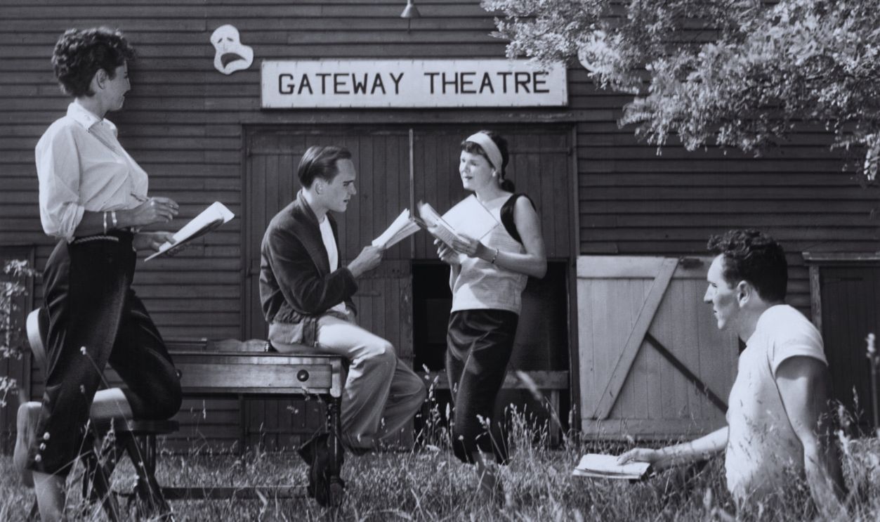 Gettyimages - 1324569015, A Rehearsal of the Tender Trap on Long Island in 1956 Bellport, N.Y.: Director Sally Laurence, left, goes over lines for the play The Tender Trap with actors Robert Duvall and Marge Barnett as Ray Barbata, right, waits for his cue on June 20, 1956 at the Gateway Theatre in Bellport, New York. 