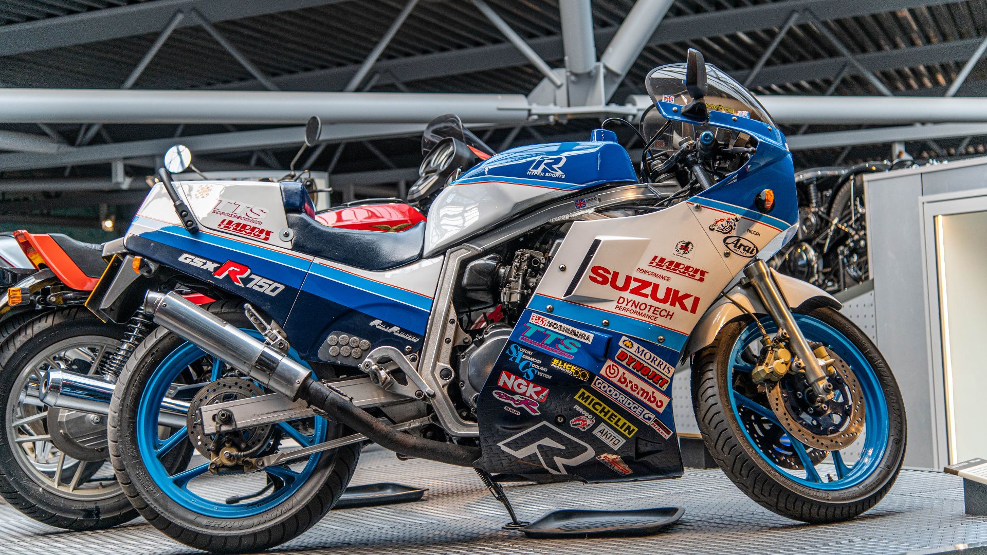 File:Suzuki GSX-R750 - 52710371558.jpg