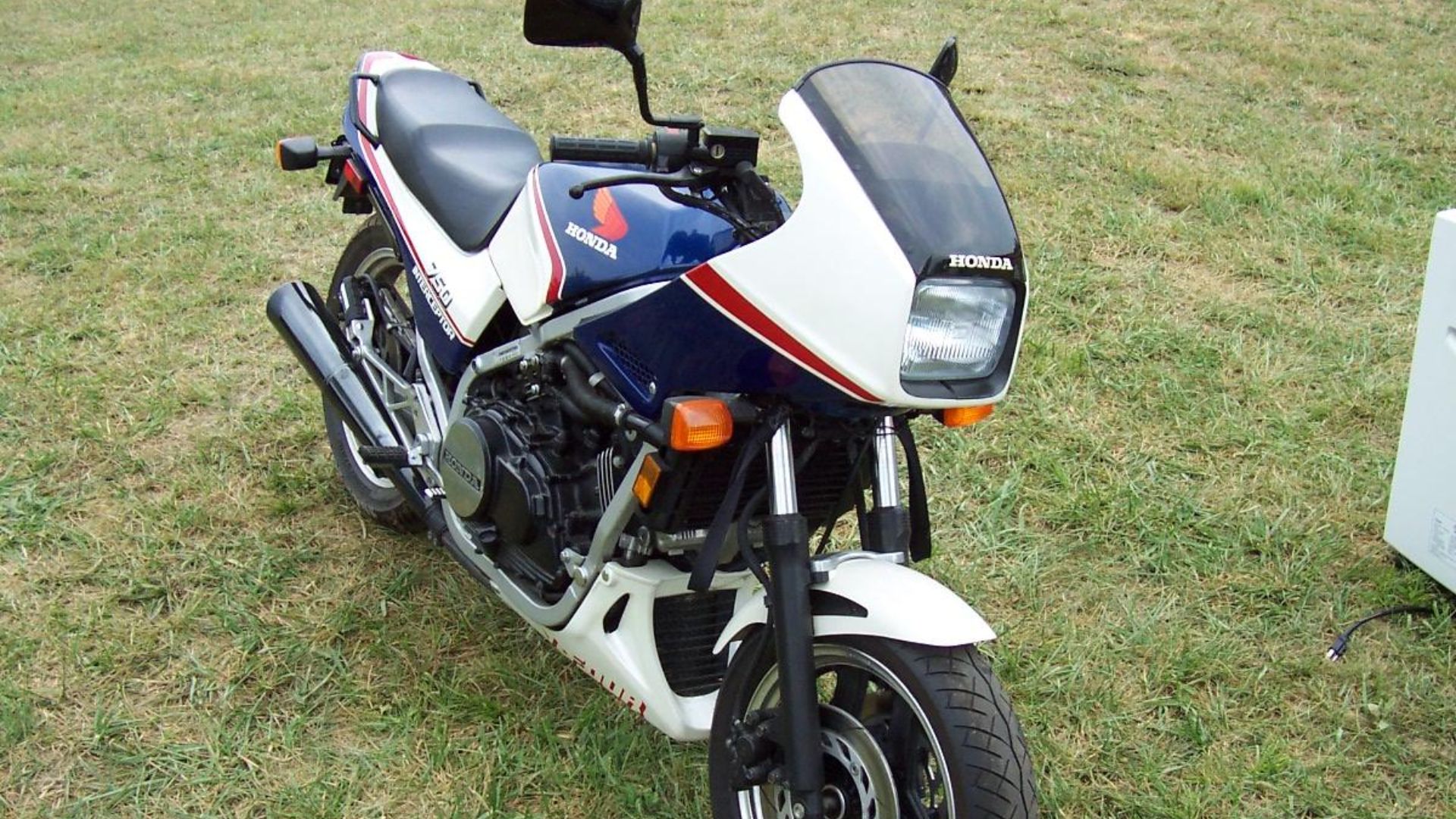 File:Honda VF750F.JPG