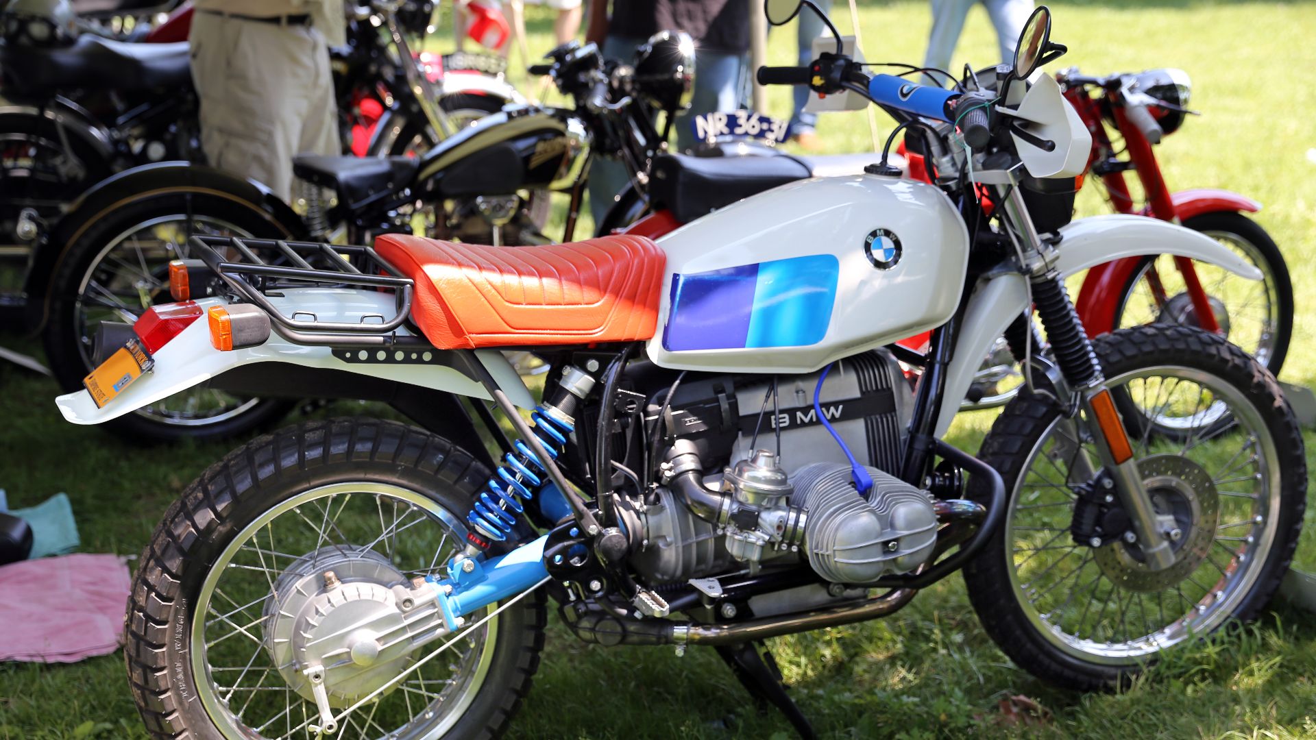 File:1981 BMW R80 GS side.jpg