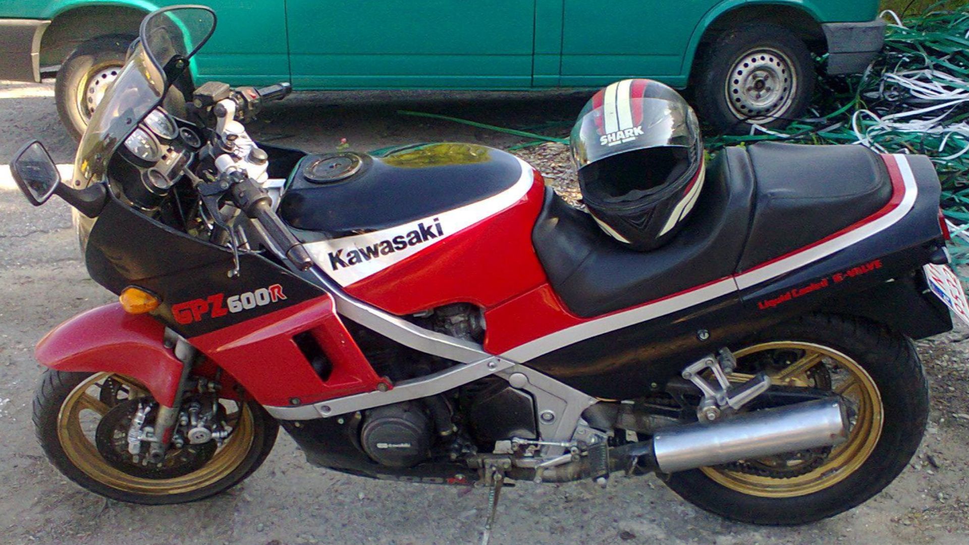 File:KAWASAKI GPZ 600 R.jpg