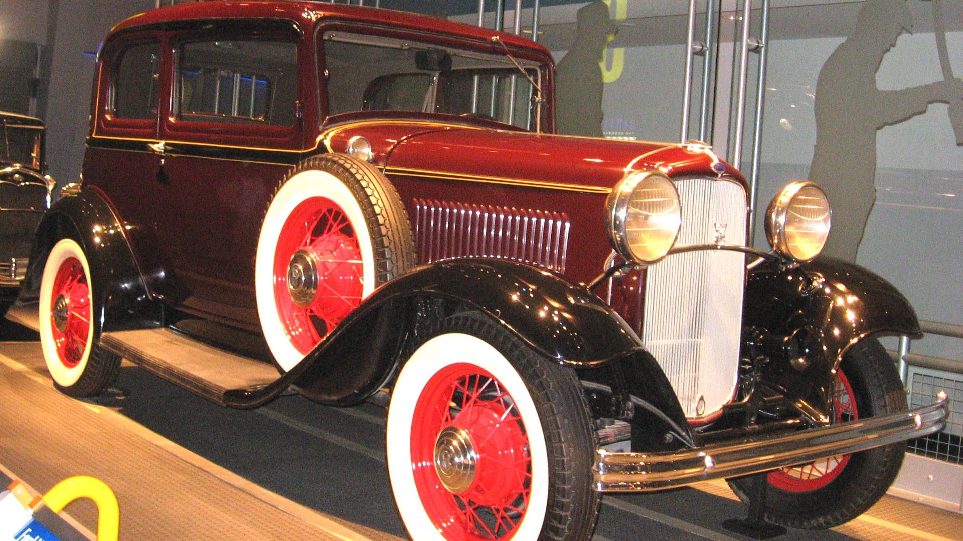 File:1932-Ford-V8.jpg
