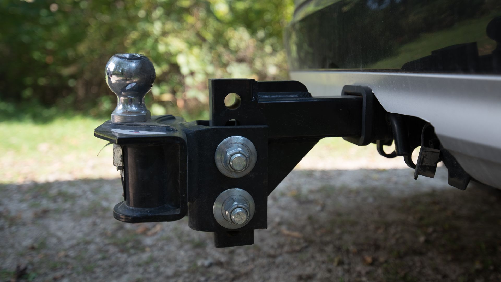 A weight distribution and sway control trailer hitch and ball for RVs and trailer towing