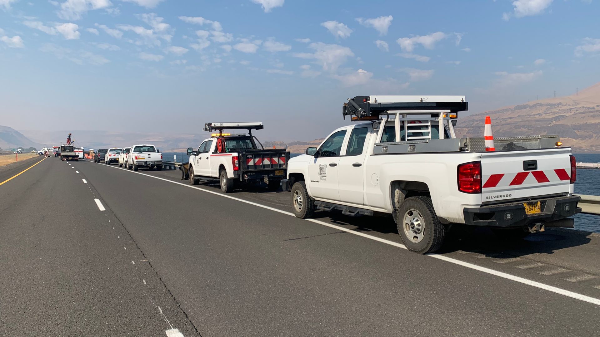 On Friday, August 25th, two semi-trucks went into the Columbia River near the same location near Biggs Junction.
Monday morning, August 28th, I-84 WB at Biggs Junction, MP 103 is closed while two tow companies work to recover the two semi-trucks.