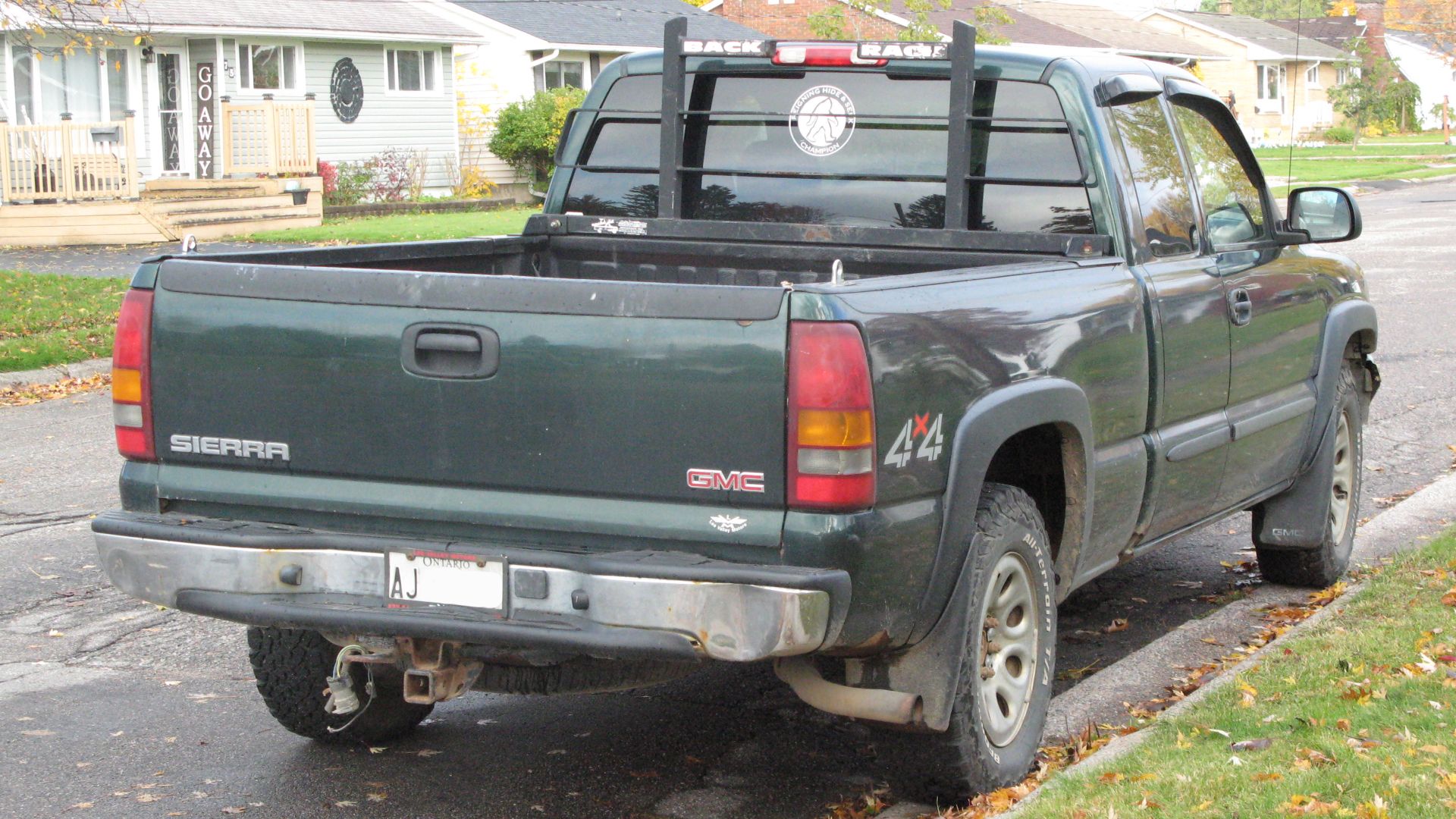 2005 GMC Sierra K1500 photographed in Sault Ste. Marie, Ontario, Canada
