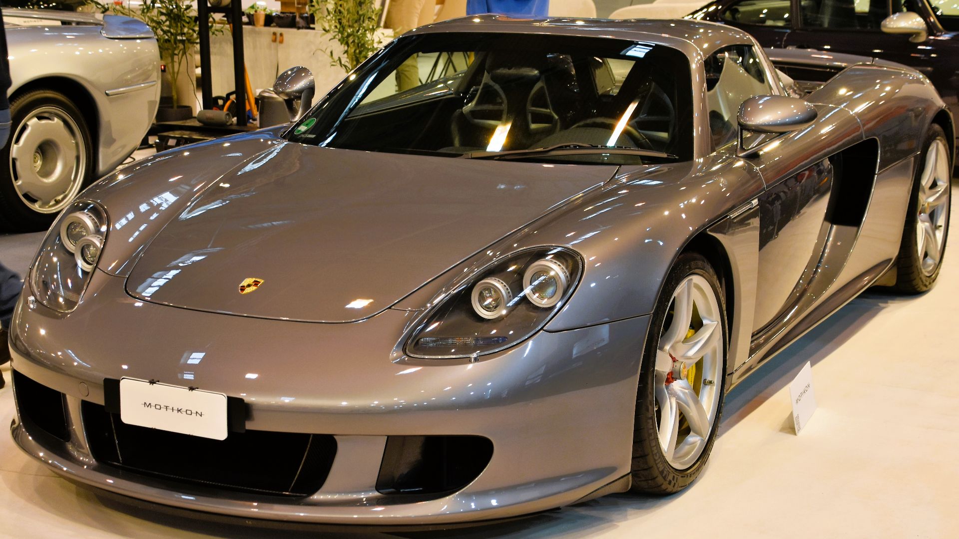 Production: 2003 - 2007 (1.270 units made)
Engine: 5,7 litre V10 (petrol)
Power: 612 PS
Gearbox: 6 speed manual

Layout: rear engine, rear drive