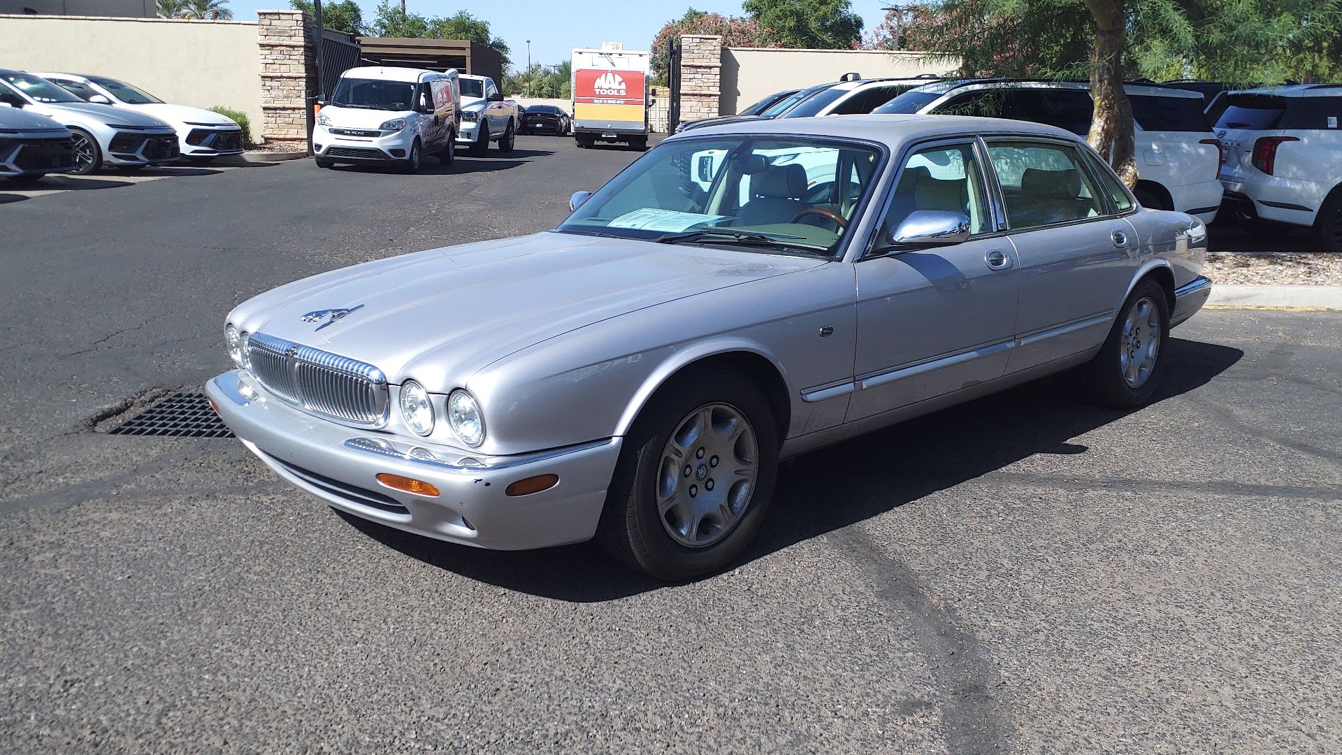 02 Jaguar XJ8 Vanden Plas - Shot at Earnhardt San Tan Hyundai in Gilbert AZ