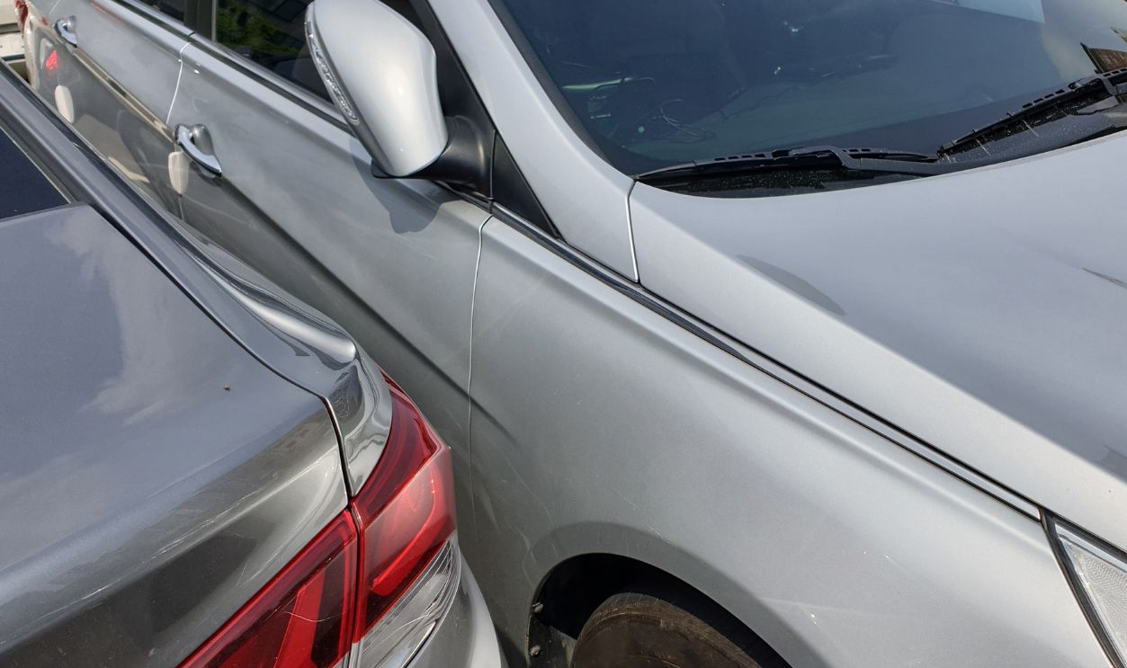 An accident occurred when two cars passed by.