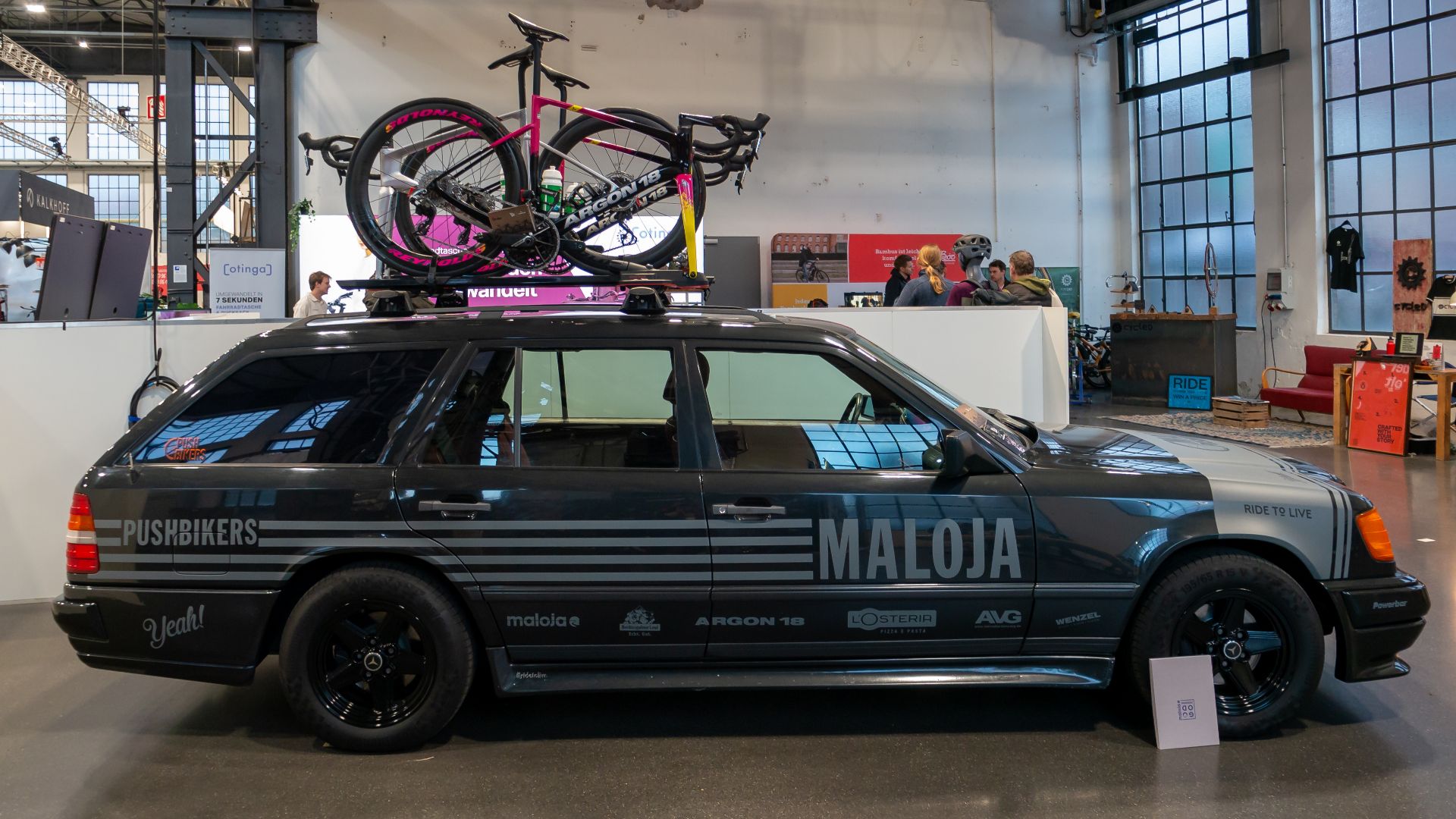 Steation wagon with road racing bicycles on a roof rack at Cyclingworld Europe 2024