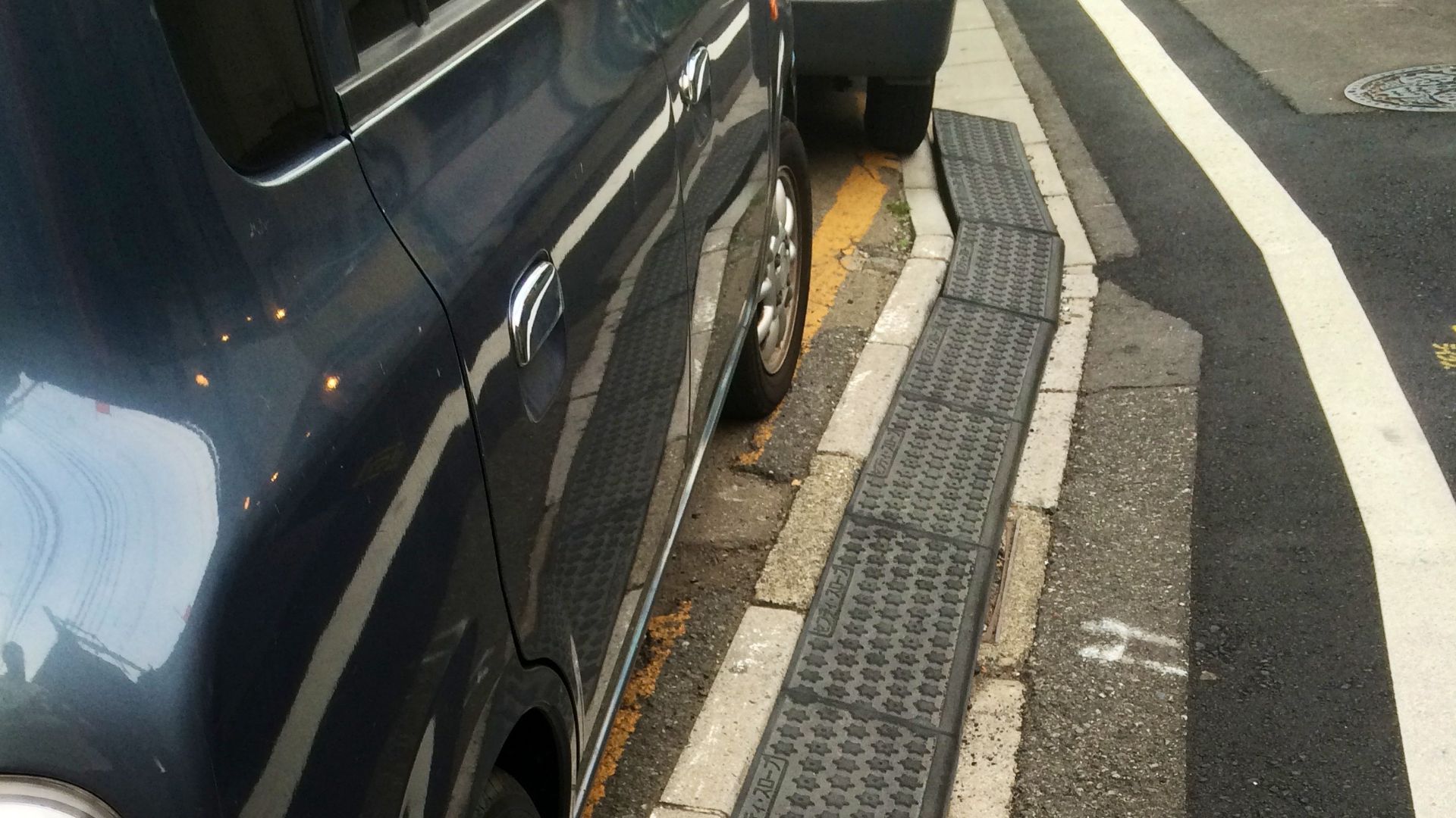 Makes process of parallel parking on the sidewalk much easier.