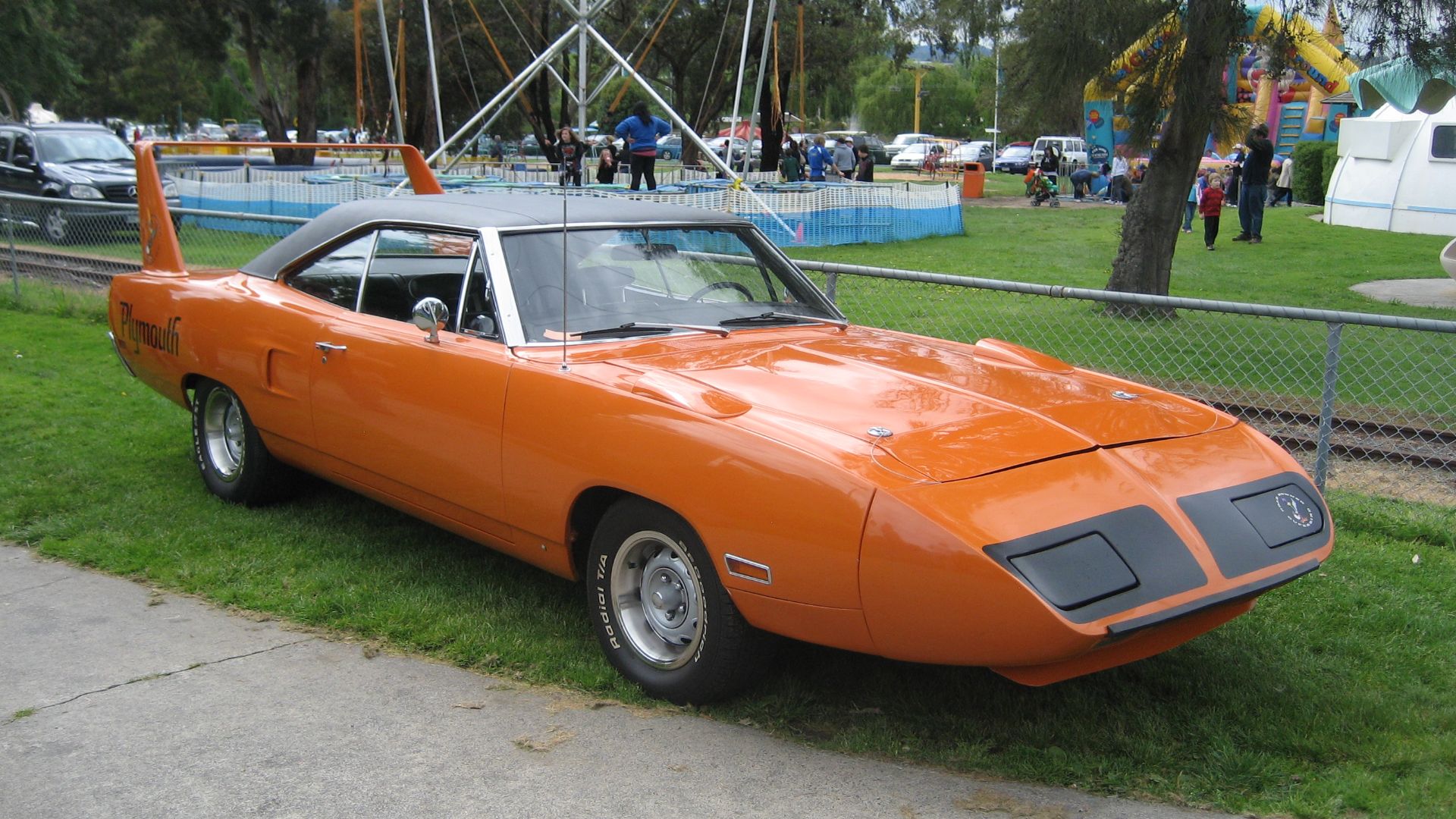 The Superbird was designed for NASCAR racing with 19inch nose & 3ft high rear wing. 1920 made (93 Hemis).
Engines; 440 or 426 Hemi