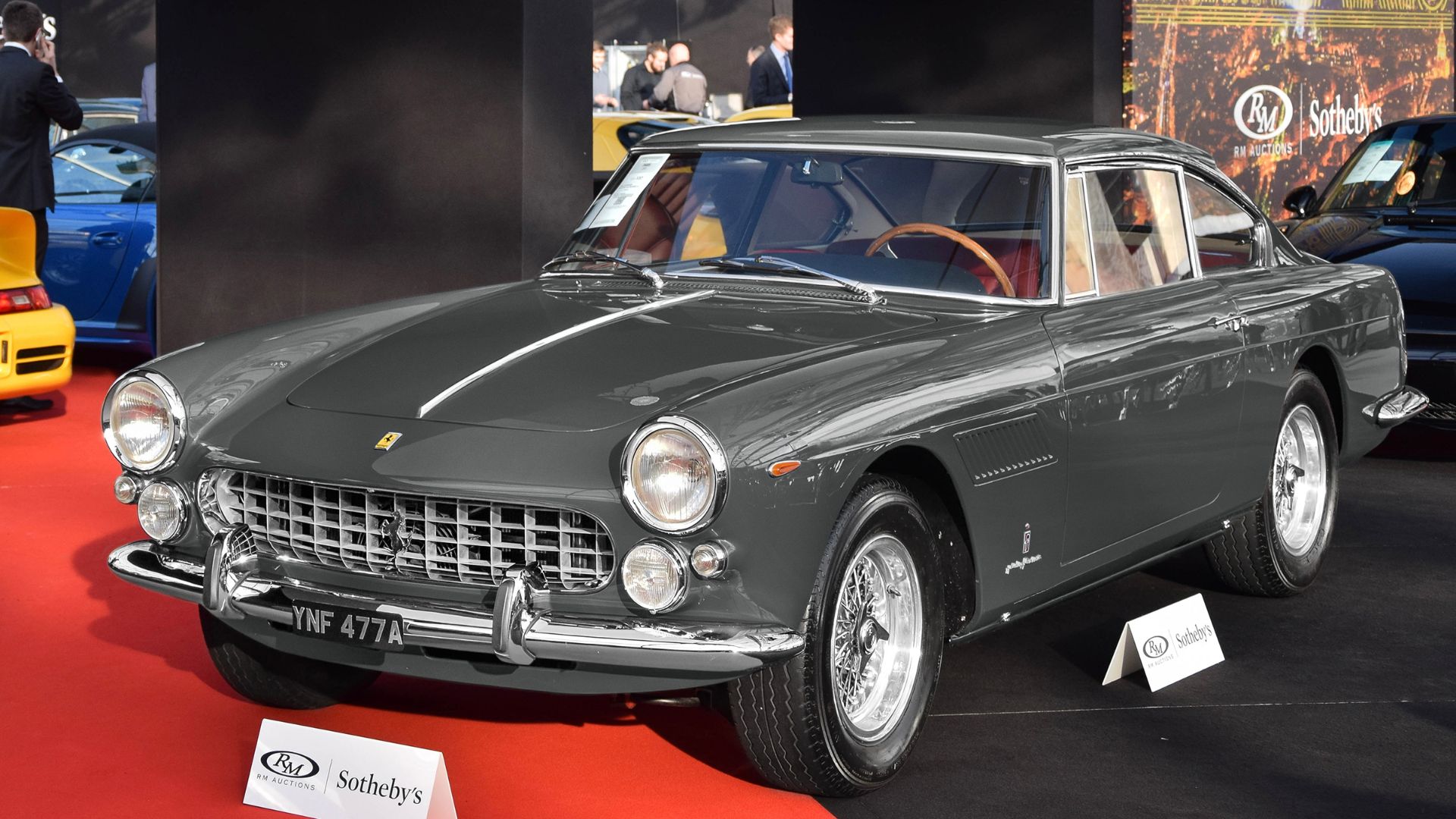 • Certification Ferrari Classiche.
• Matching numbers.
Année du modèle présenté : 1963
Production : 950 exemplaires de Ferrari 250 GTE
Châssis : n°4139 GT
Moteur : n°4139 GT
Carrosserie : 363
Boîte de vitesses : 17-63
Différentiel : 16-63
Couleur : Grigio