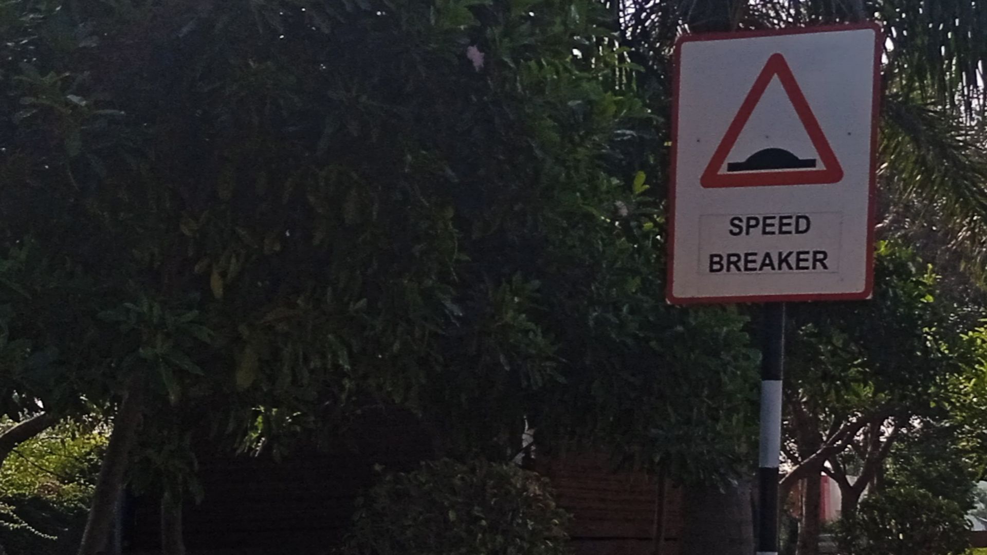 Speed breaker sign