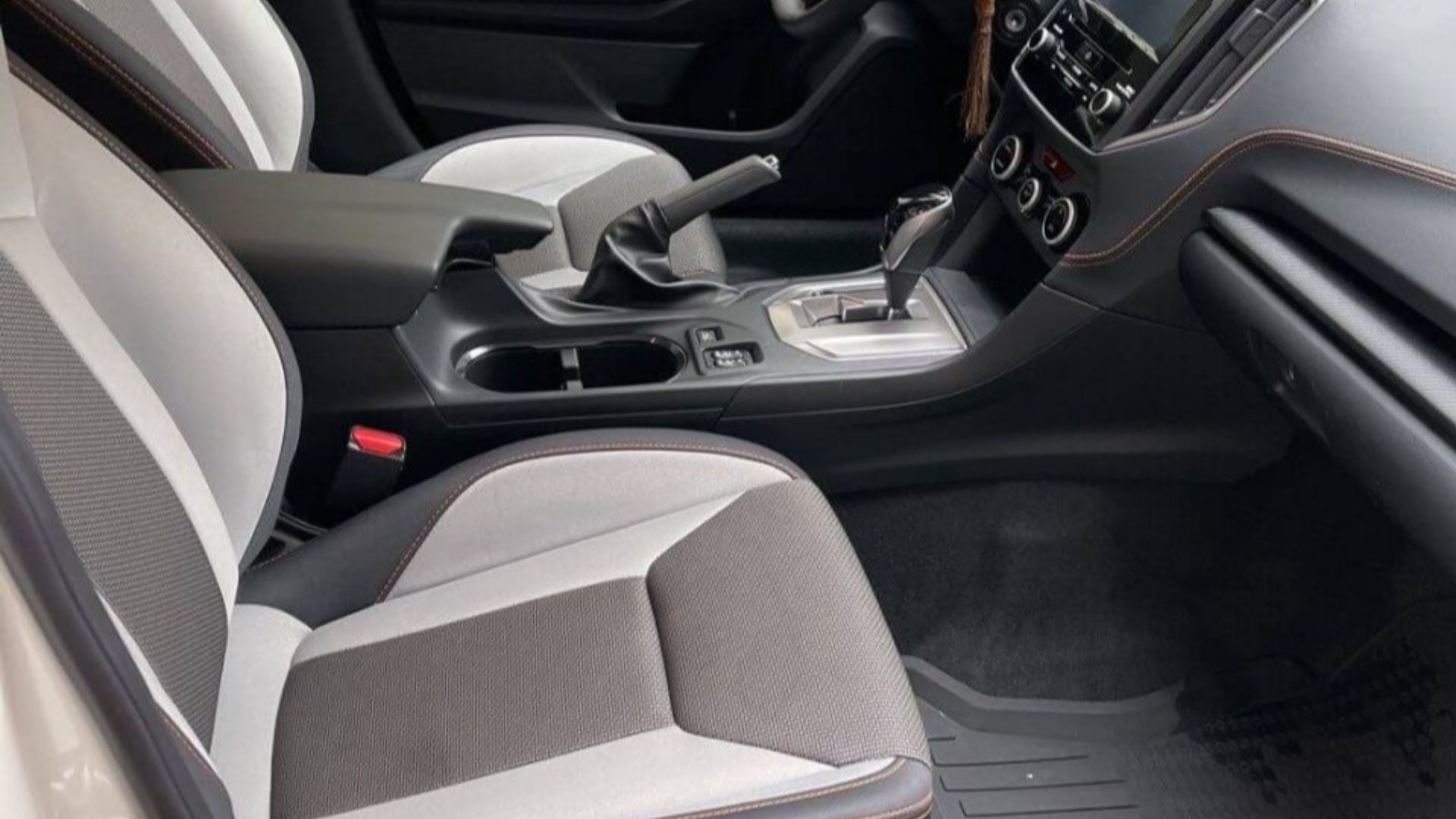 Get professional car detailing service done right here in Scottsdale, Arizona with AZ Auto Detailing.