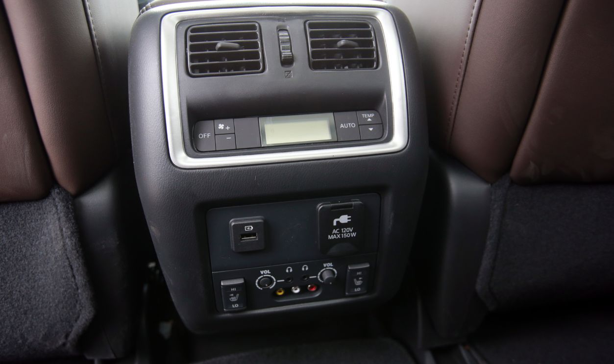 DC, AC power and entertainment inputs 1340426517