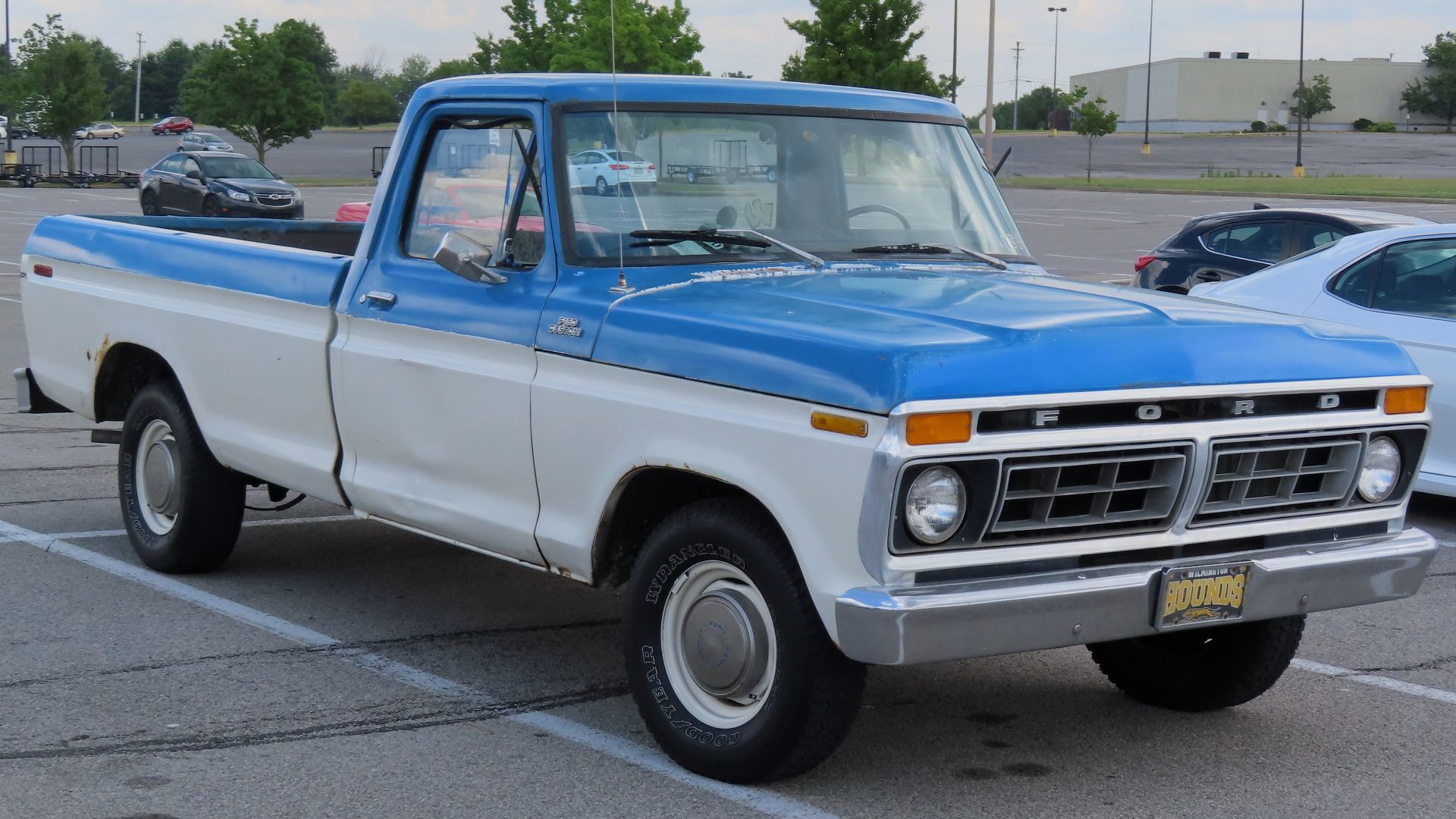 1977 Ford F-150 Custom Regular Cab with an 8-foot Styleside bed photographed in New Castle, Pennsylvania. Appears to have been repainted, sadly.