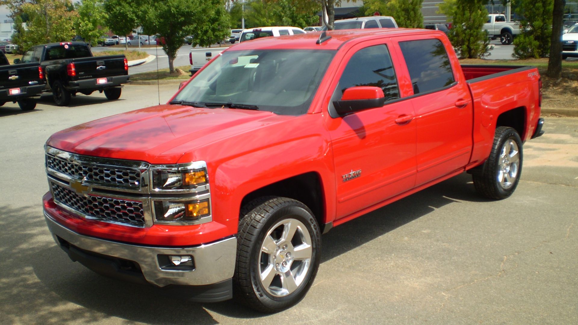 2015 Chevrolet Silverado LT Crew Cab/Standard Bed 4x4 Texas Edition (Observed)
Exterior Colour: Victory Red
Place of Manufacture: Silao Assembly, Silao, Guanajuato, Mexico
VIN was verified by Monroney sticker