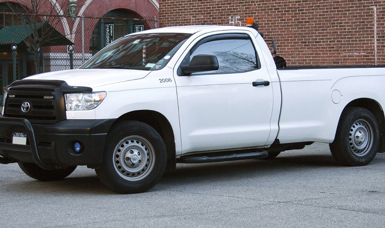 2010-12 Toyota Tundra long bed.jpg