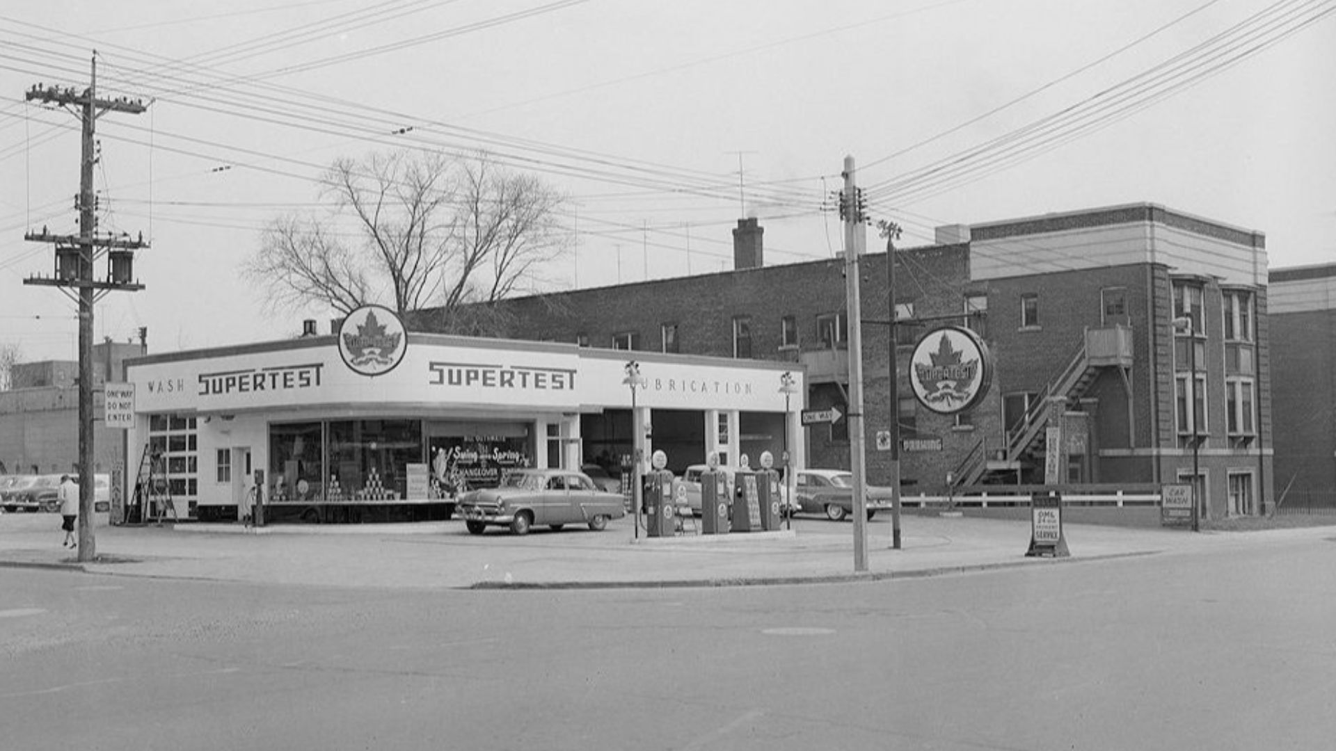 Supertest gas station, Avenue Road

Photographer: Alexandra Studio