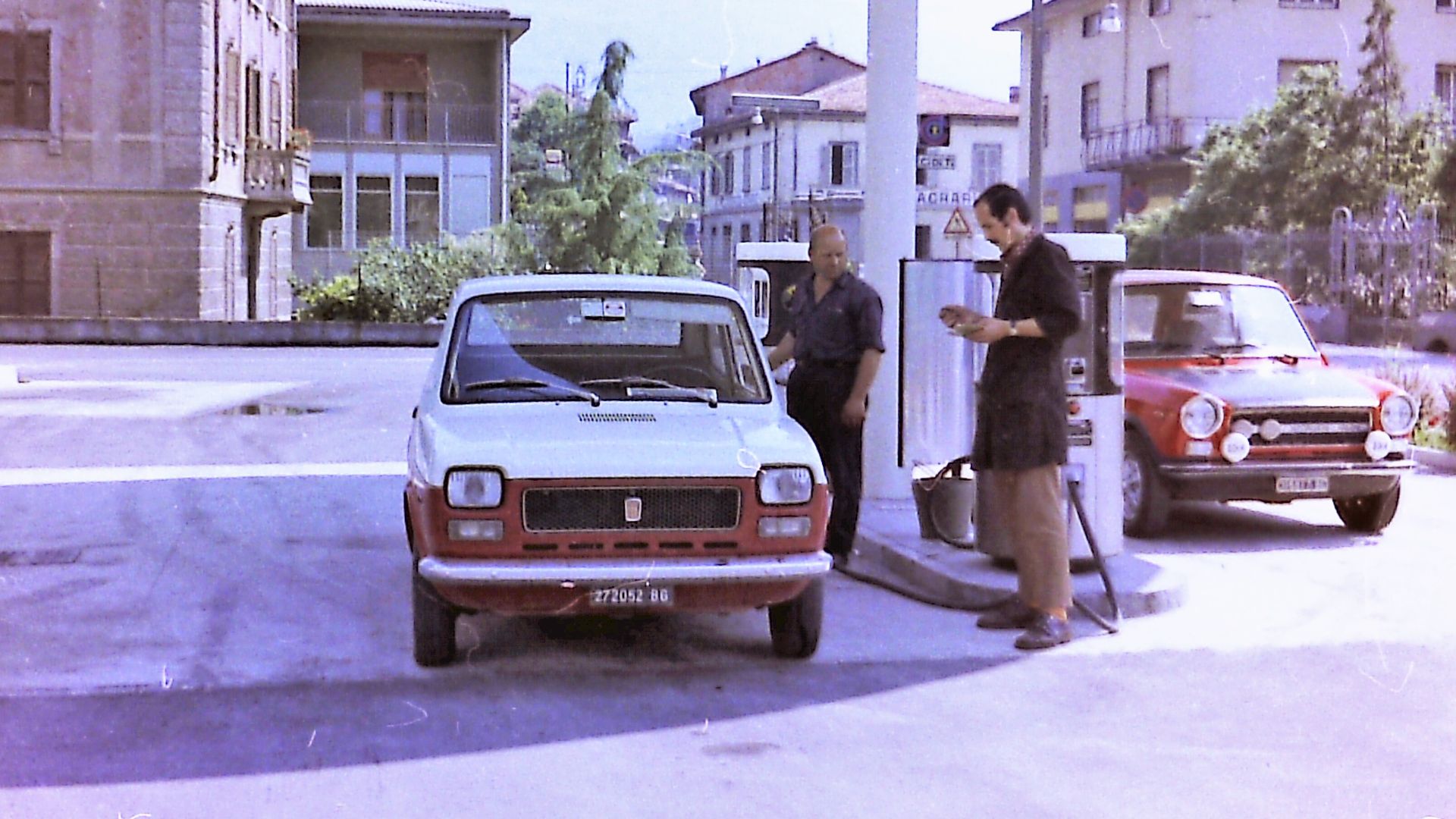 Stazione di servizio Mobil negli anni '70 a Fiorano al Serio, progetto GLAM Museo Fisogni