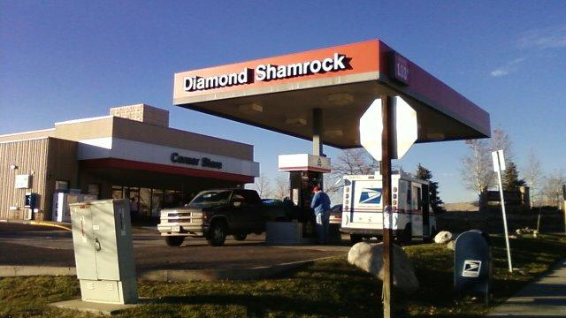 Diamond Shamrock gas station near Morrison, Colorado.