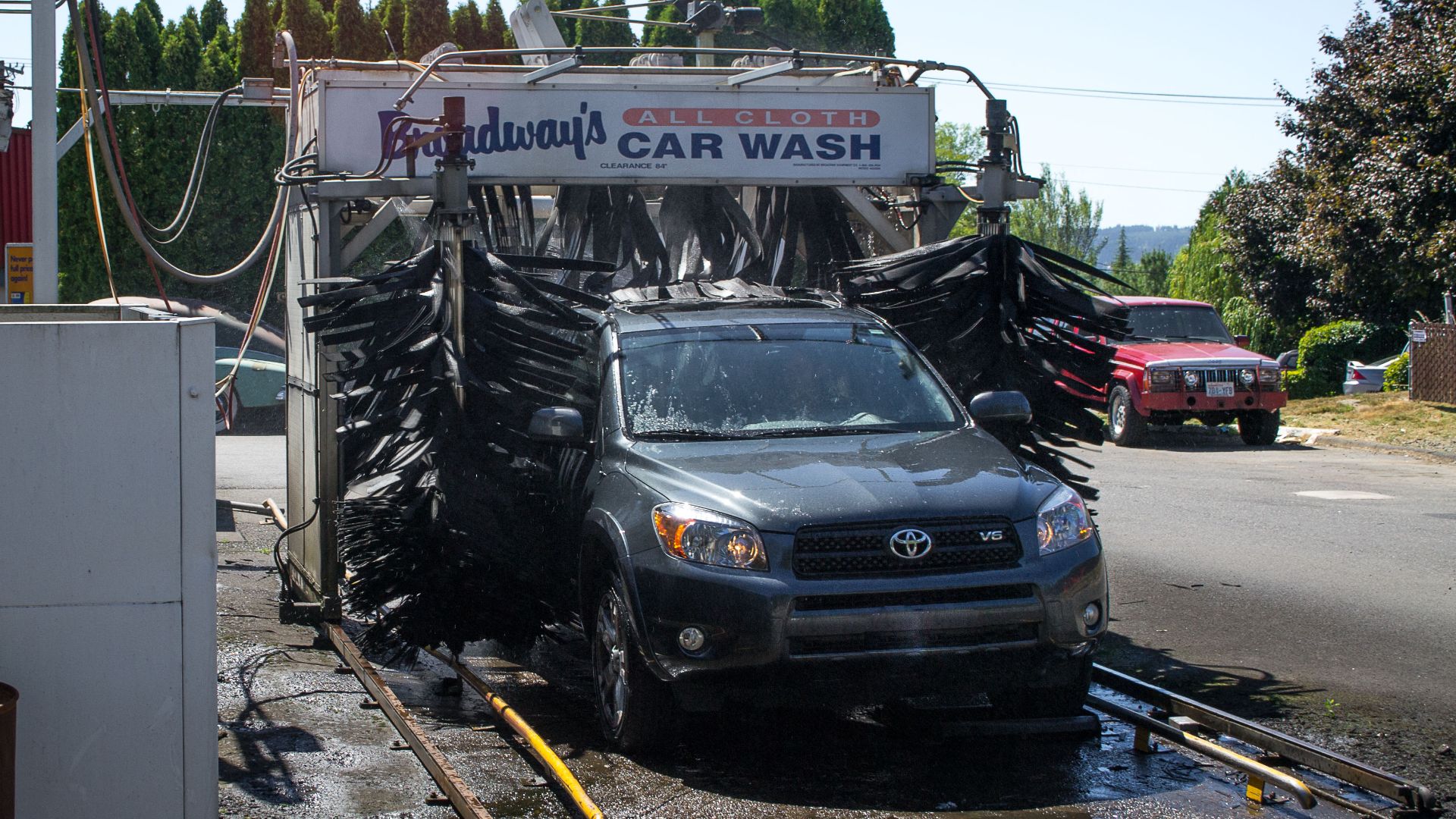 The Broadway's Car Wash at the Pacific Highway Shell Station in Tigard, Oregon