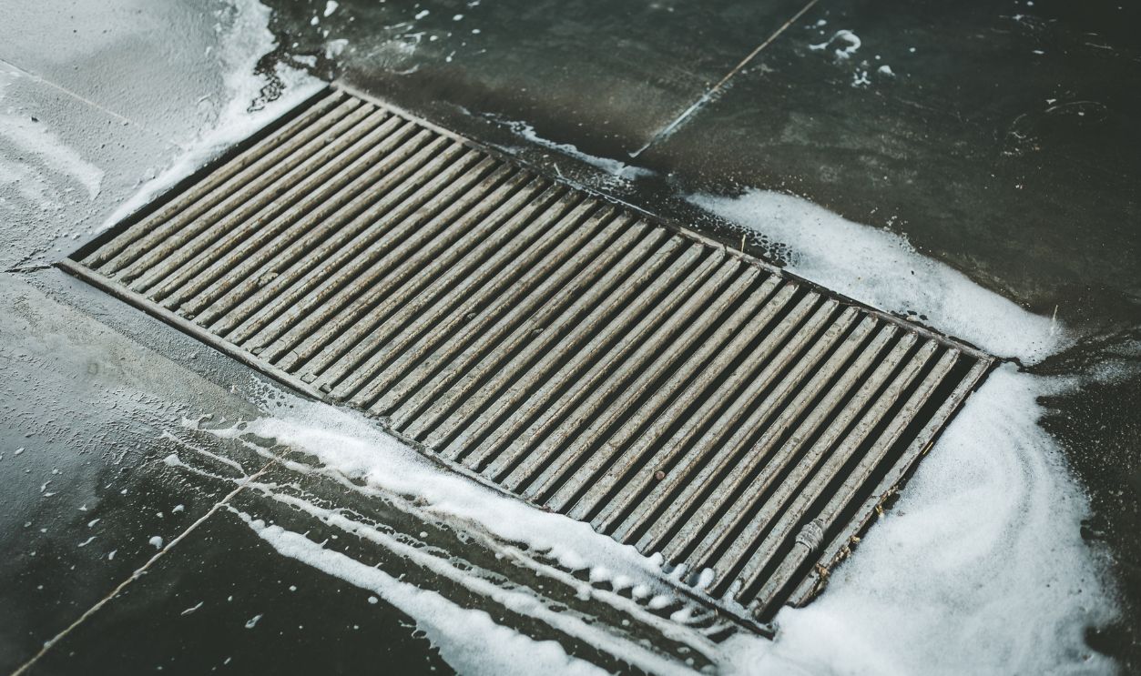 Shutterstock - 722630821 - Grill for draining water in a car wash into which the foam flows.