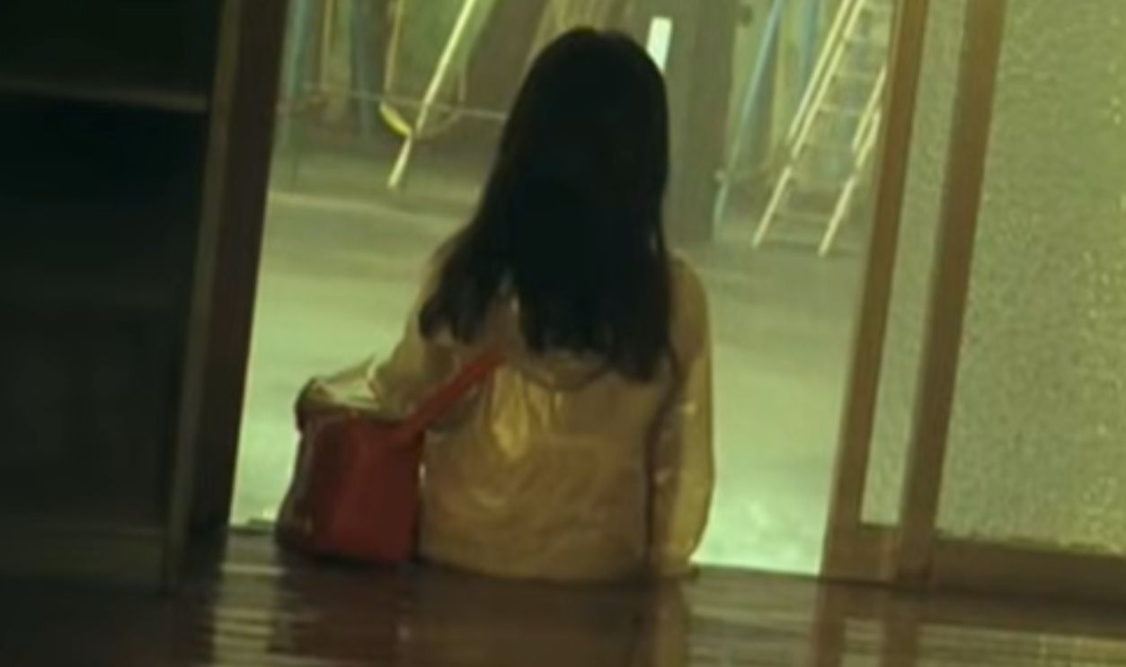 Screenshot from Dark Water (2002)