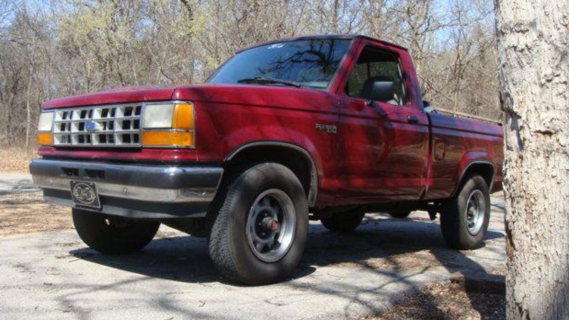 This is what a second generation Ford Ranger looks like in good condition.