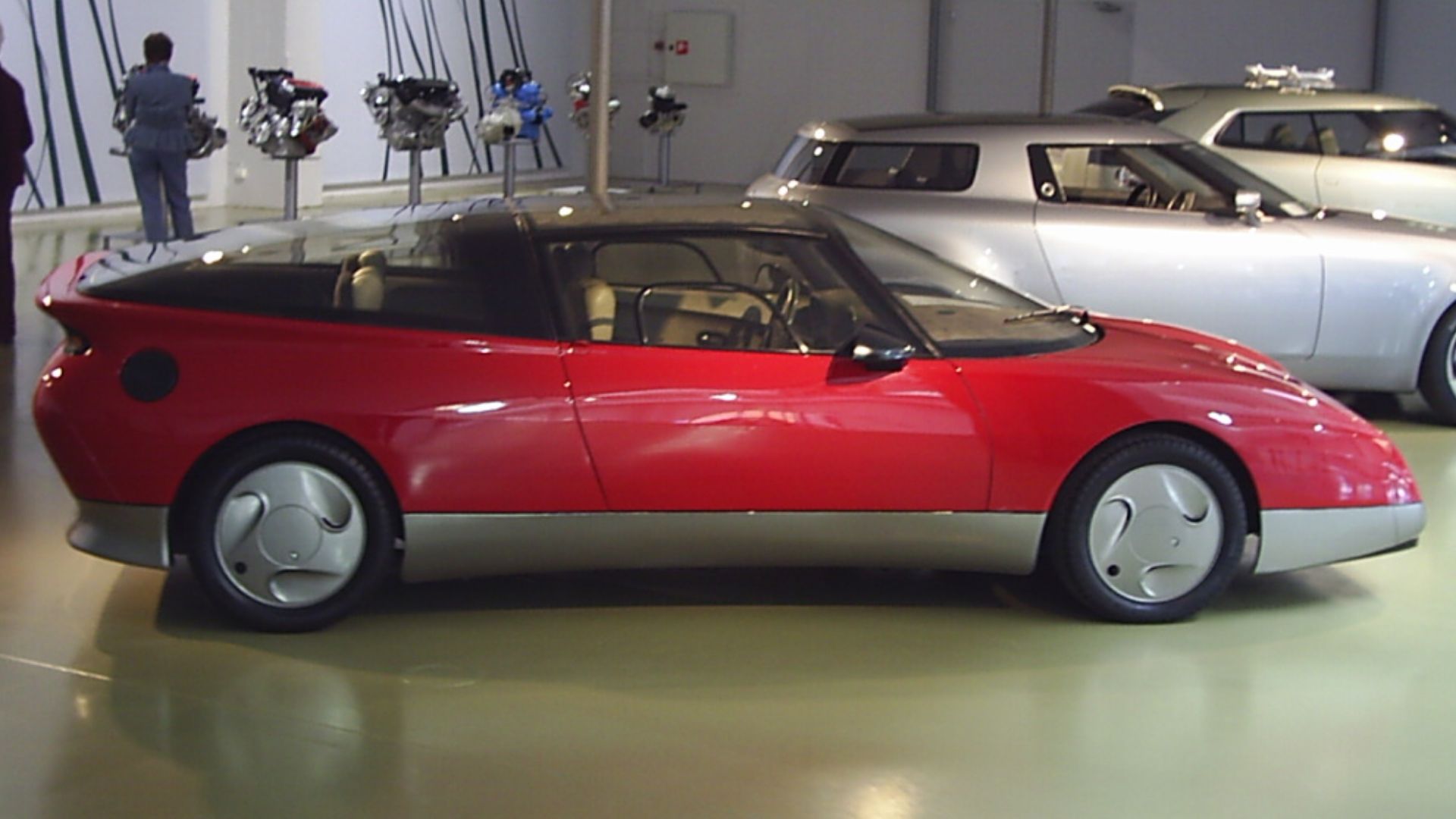The concept car Saab EV-1 from 1985. sv: Bilen finns på Saabs bilmuseum i Trollhättan. 

Photographer:Tubaist.
first upload: 19:54, Juni 15, 2005 - sv:Wikipedia by the photographer