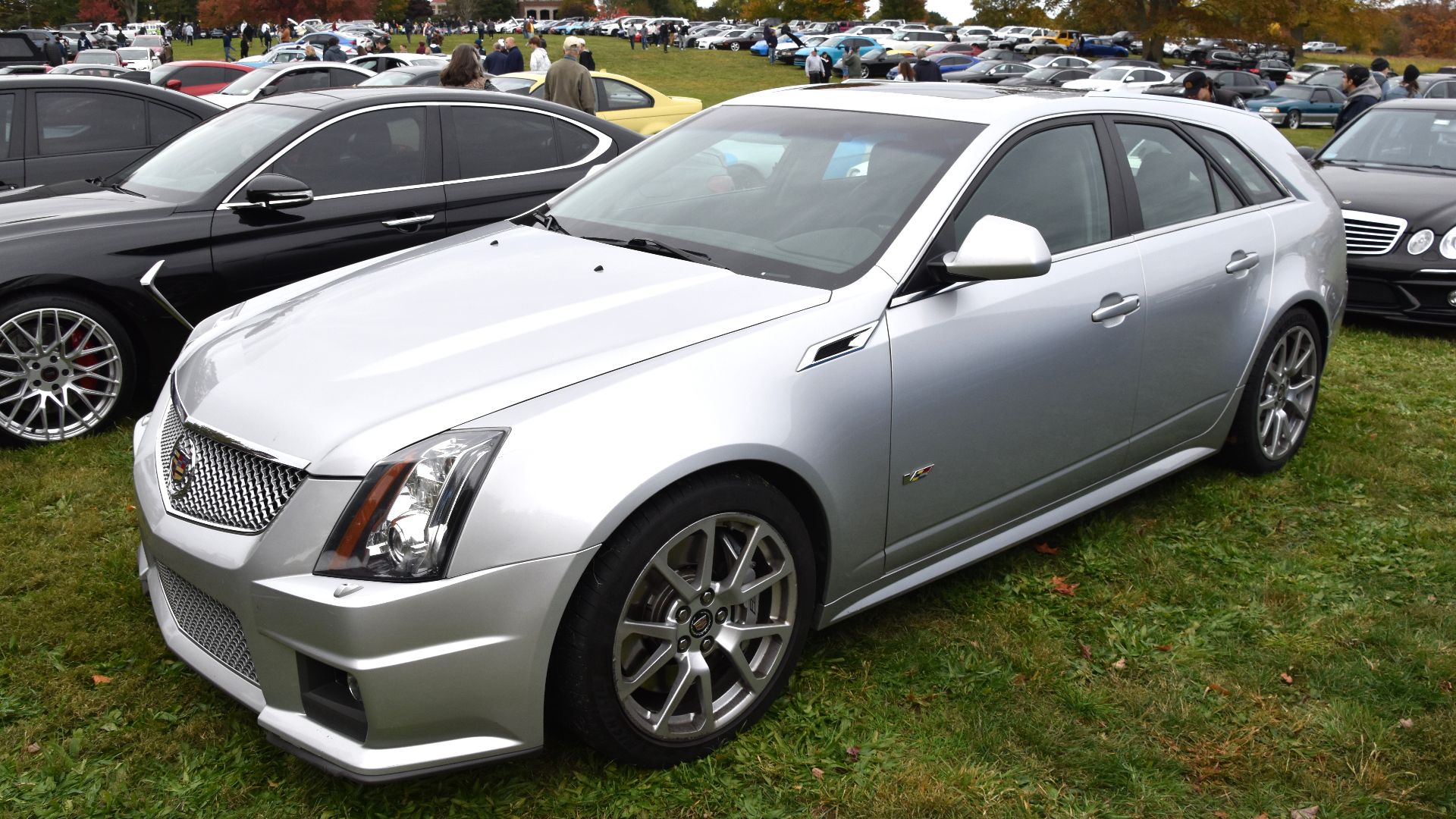 Production: 2002 - 2019
Generation: Second (2008 - 2014)
Engine: 6,2 litre V8 (petrol)
Power: 564 PS
Gearbox: 6 speed automatic
Layout: front engine, rear drive

Location: New Canaan, Connecticut (USA)