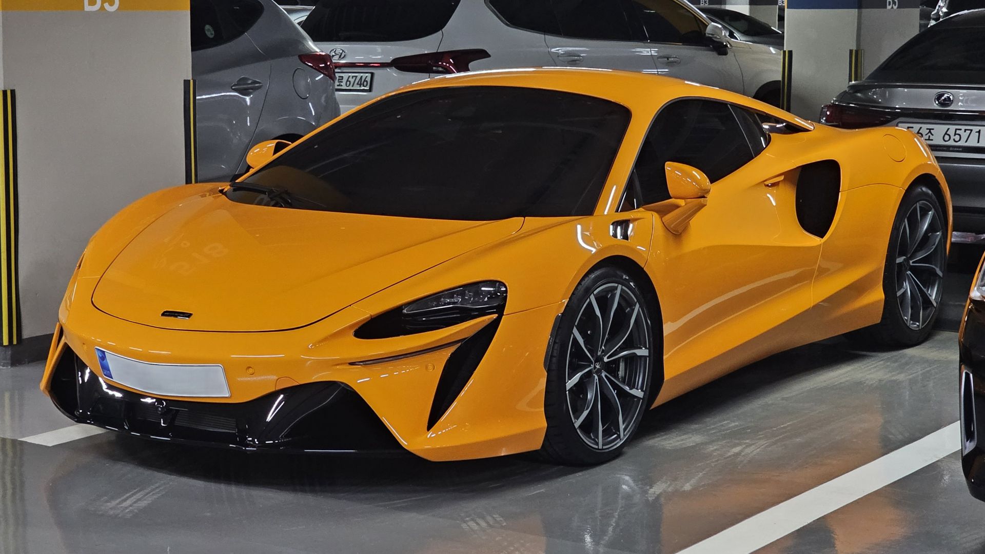 McLaren Orange McLaren Artura coupe.
