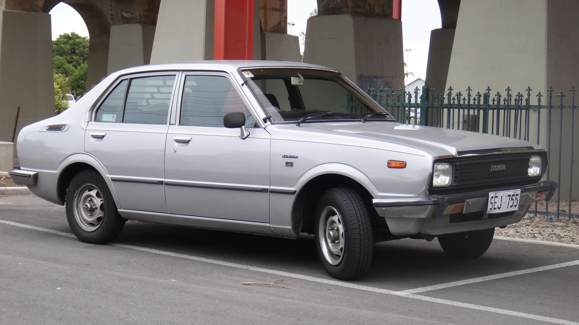 A very rare sight on Australian roads nowadays! It's hard to believe how common they were even 15 years ago! This one still looks to be in reasonable condition.

Nice to see one still around.